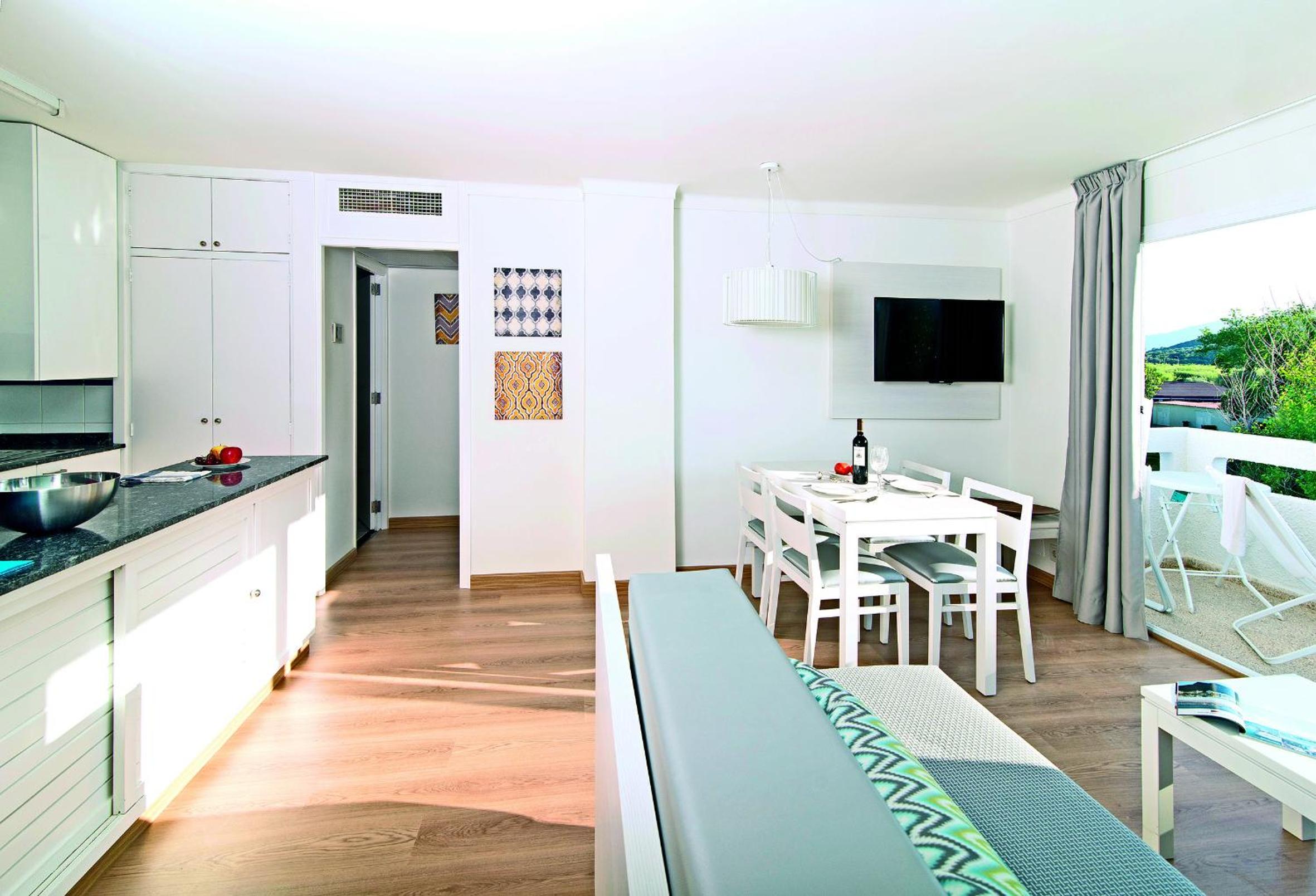 One-Bedroom Apartment photo 2