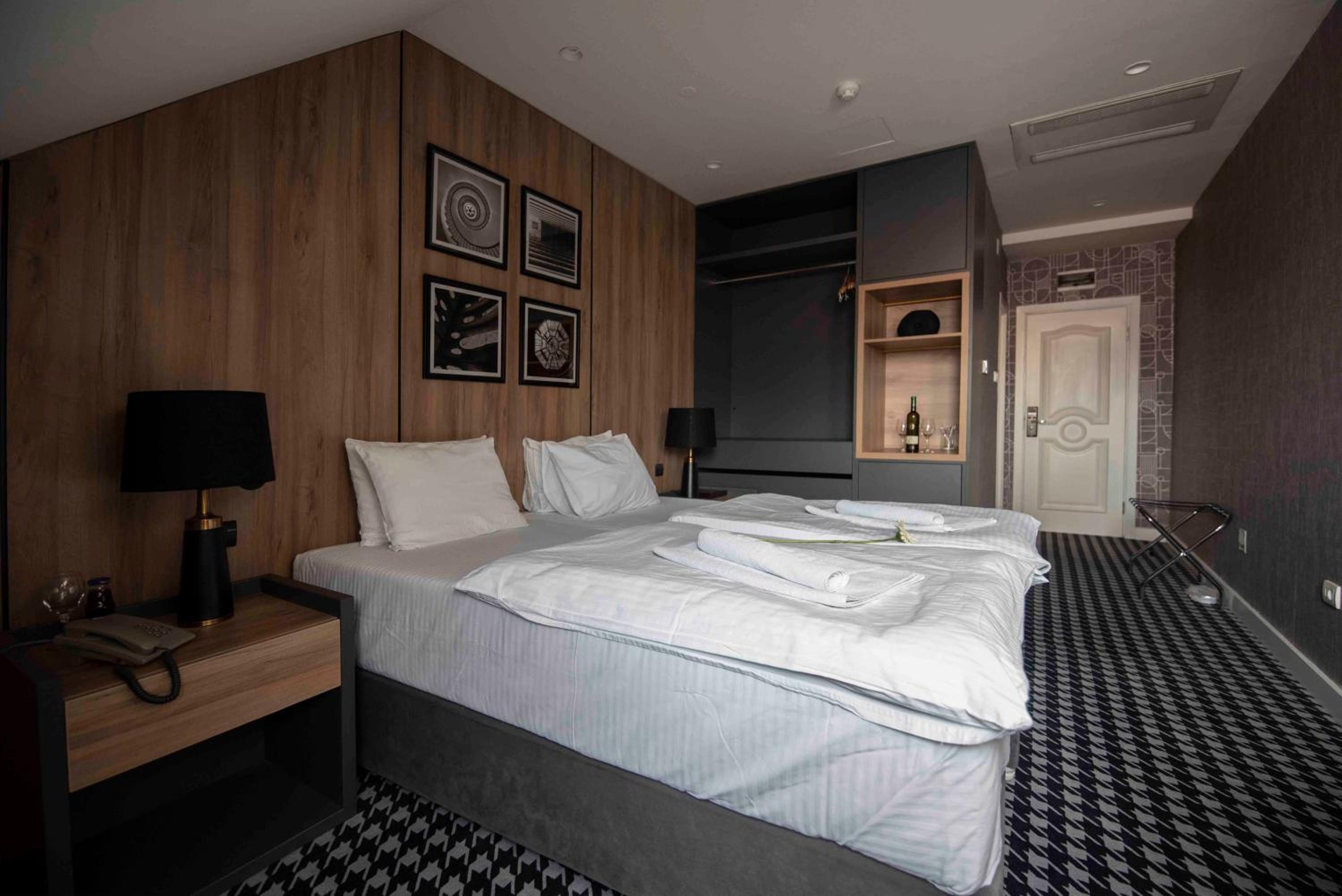 Double Room - Photo 2