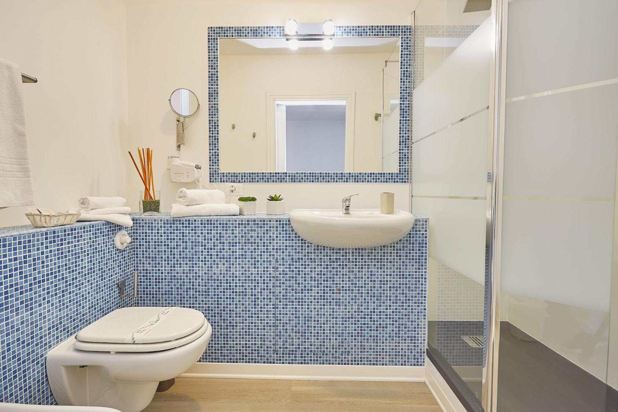 Standard Double Room - Photo 9