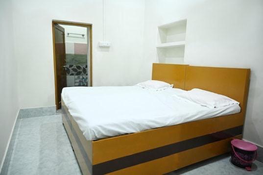 Budget Double Room - Photo 5