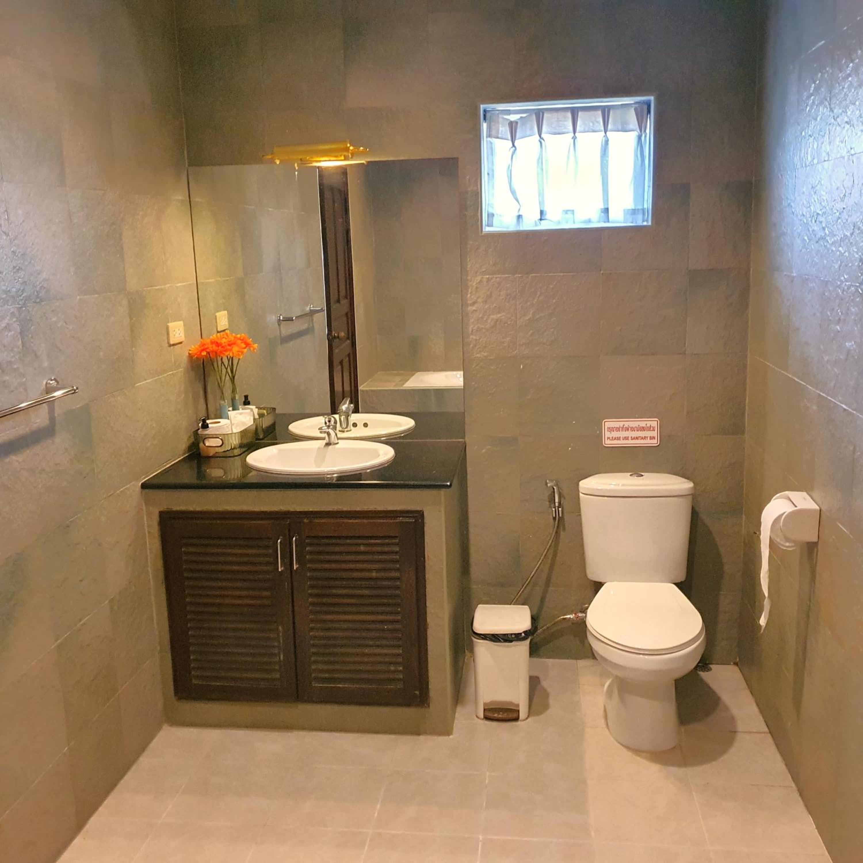 Deluxe Double Room - Photo 13