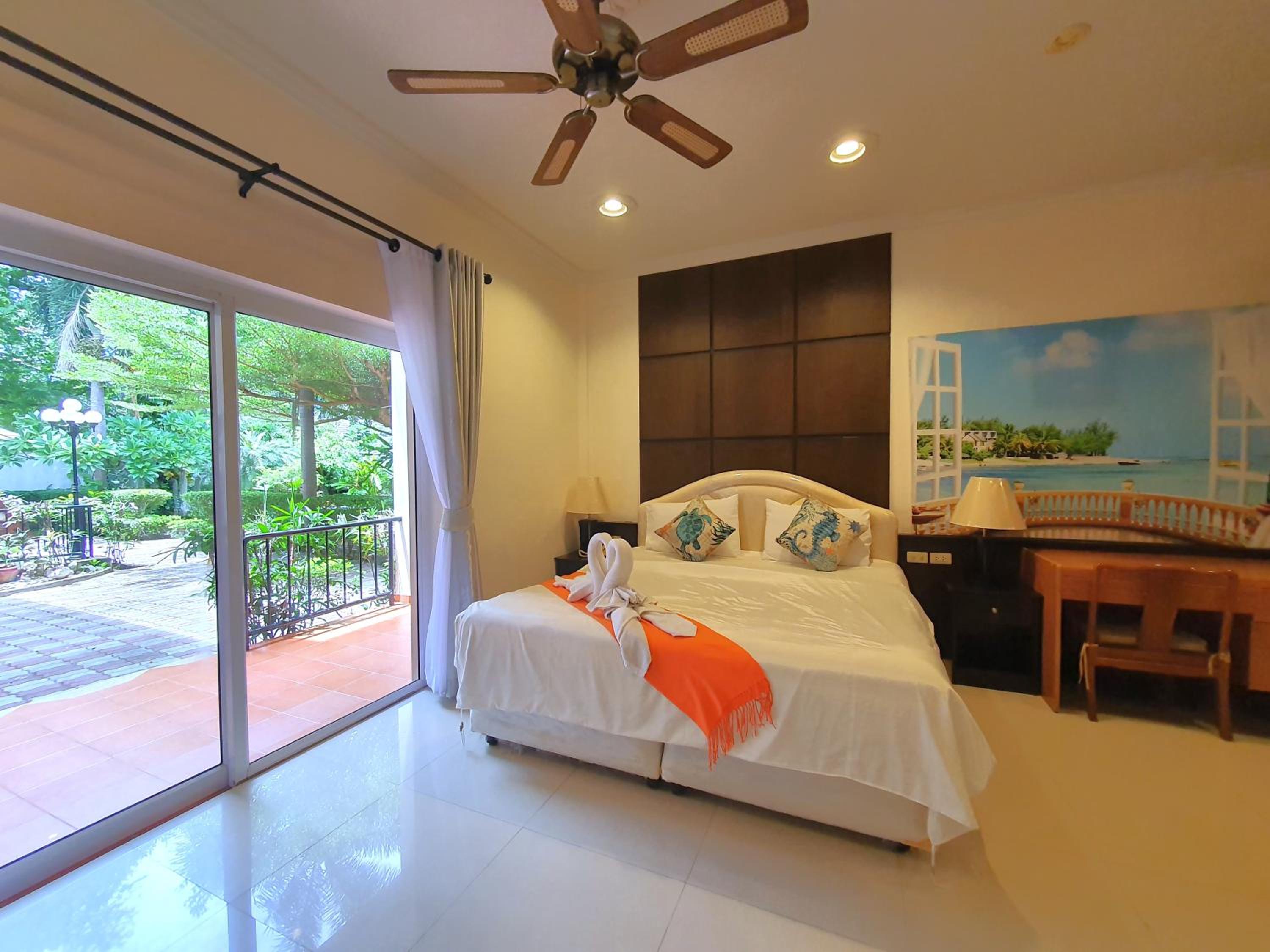 Deluxe Double Room - Photo 14