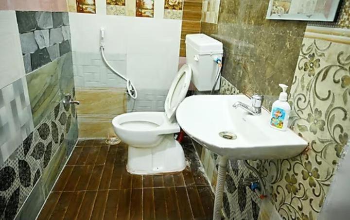 Budget Double Room - Photo 6