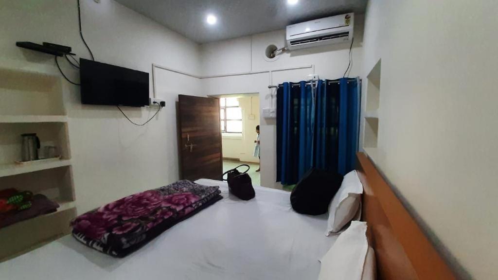 Budget Double Room - Photo 7