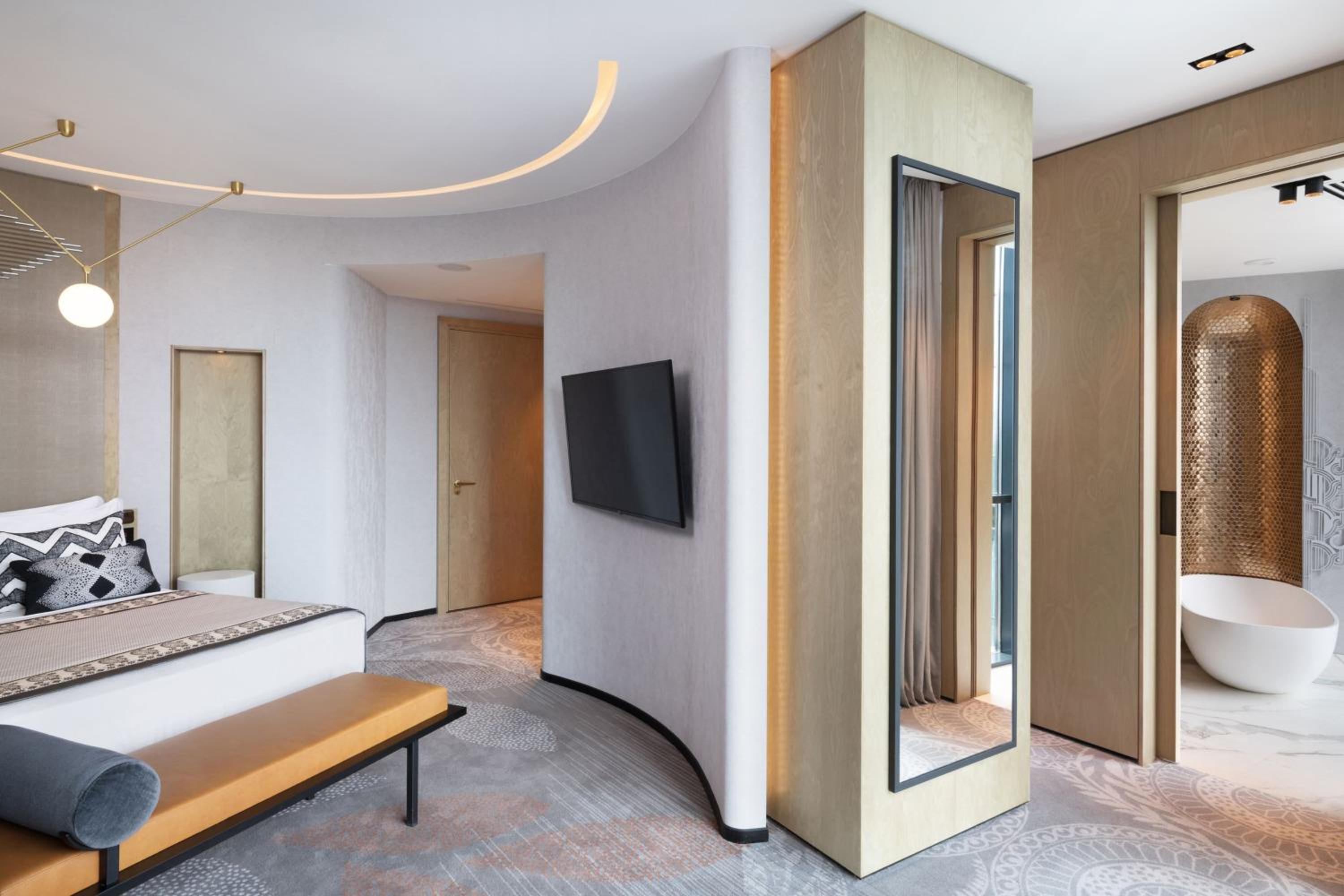 Executive Suite - Executive Lounge Access - Photo 8