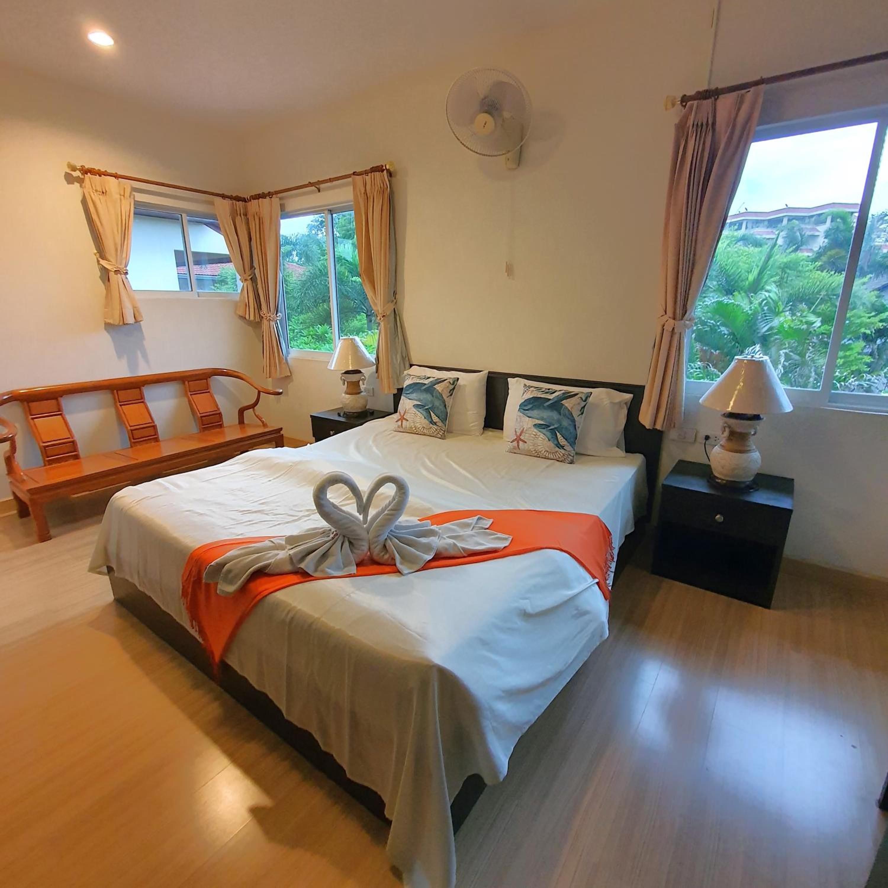 Family Room with Garden View - Photo 6