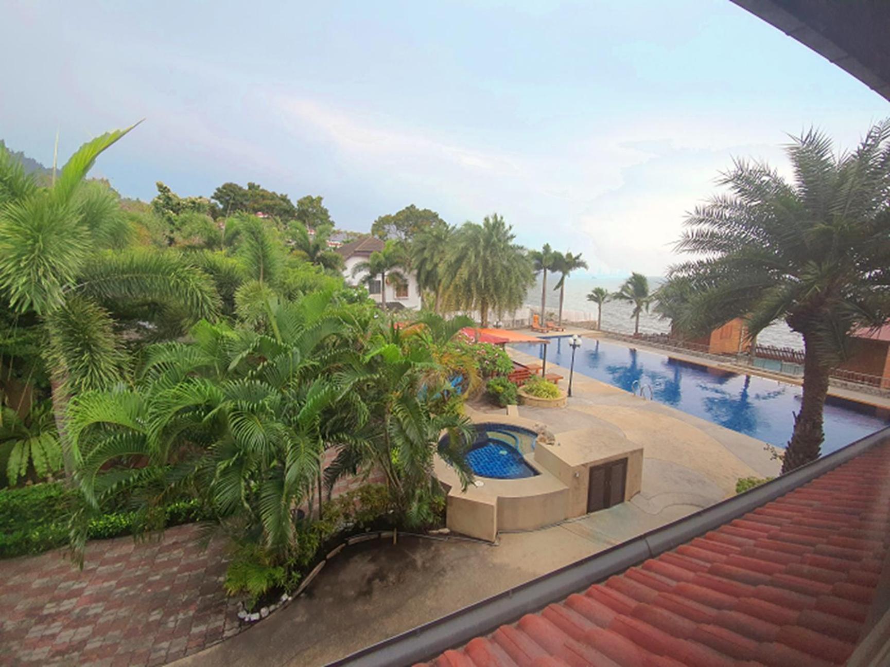 Family Room with Garden View - Photo 7