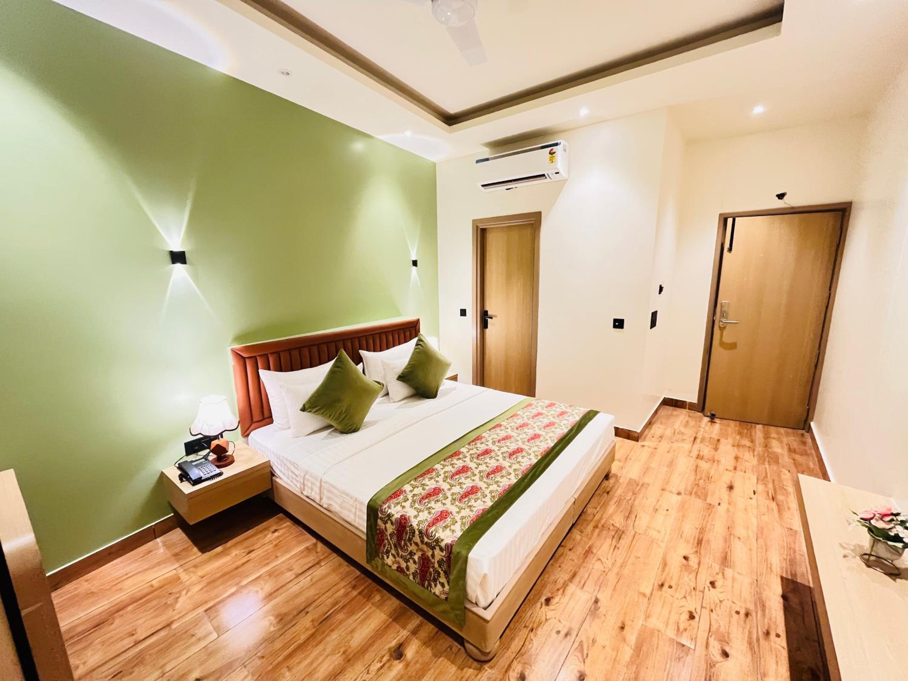 Economy Double Room photo 1
