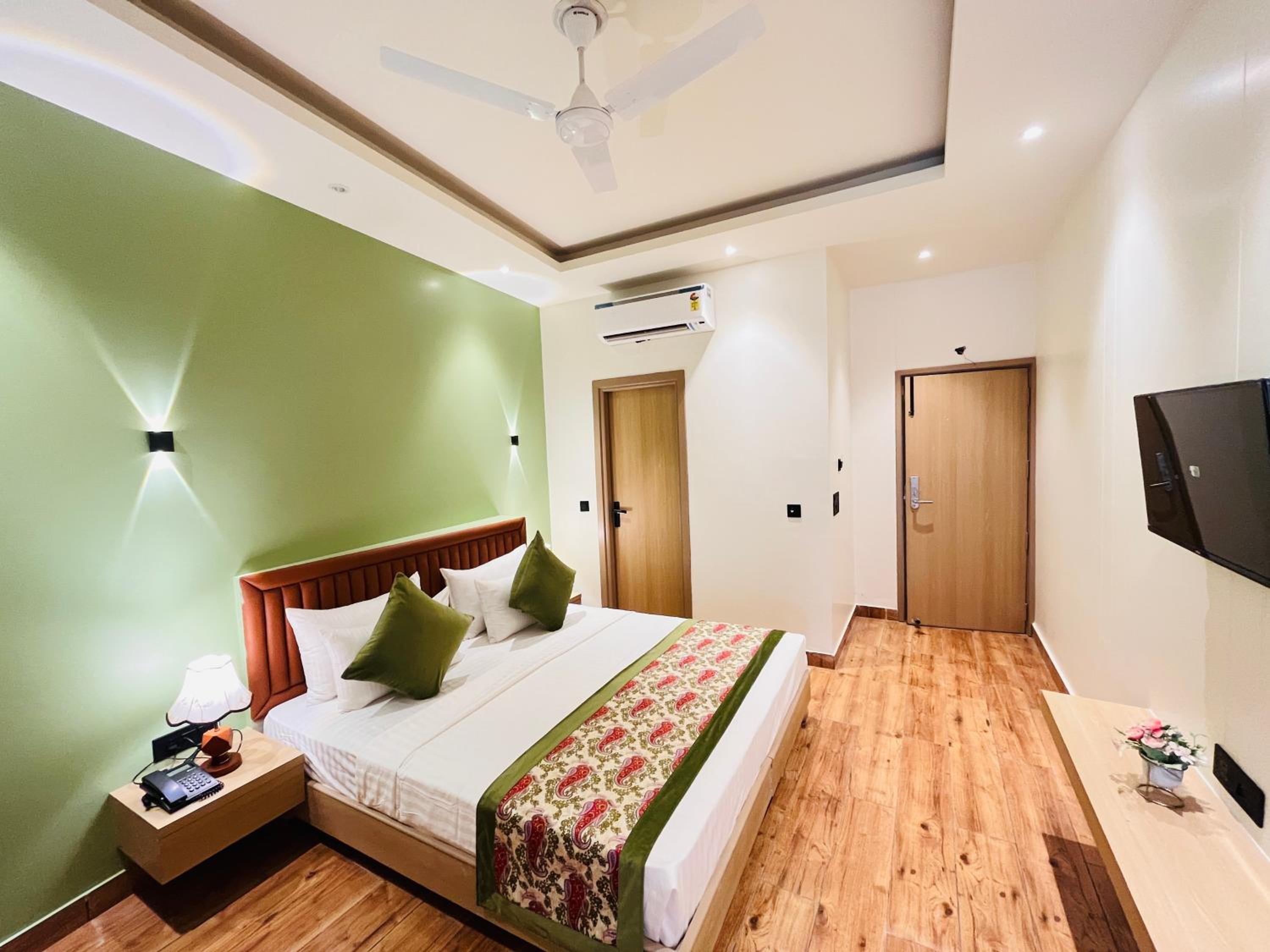 Economy Double Room photo 2
