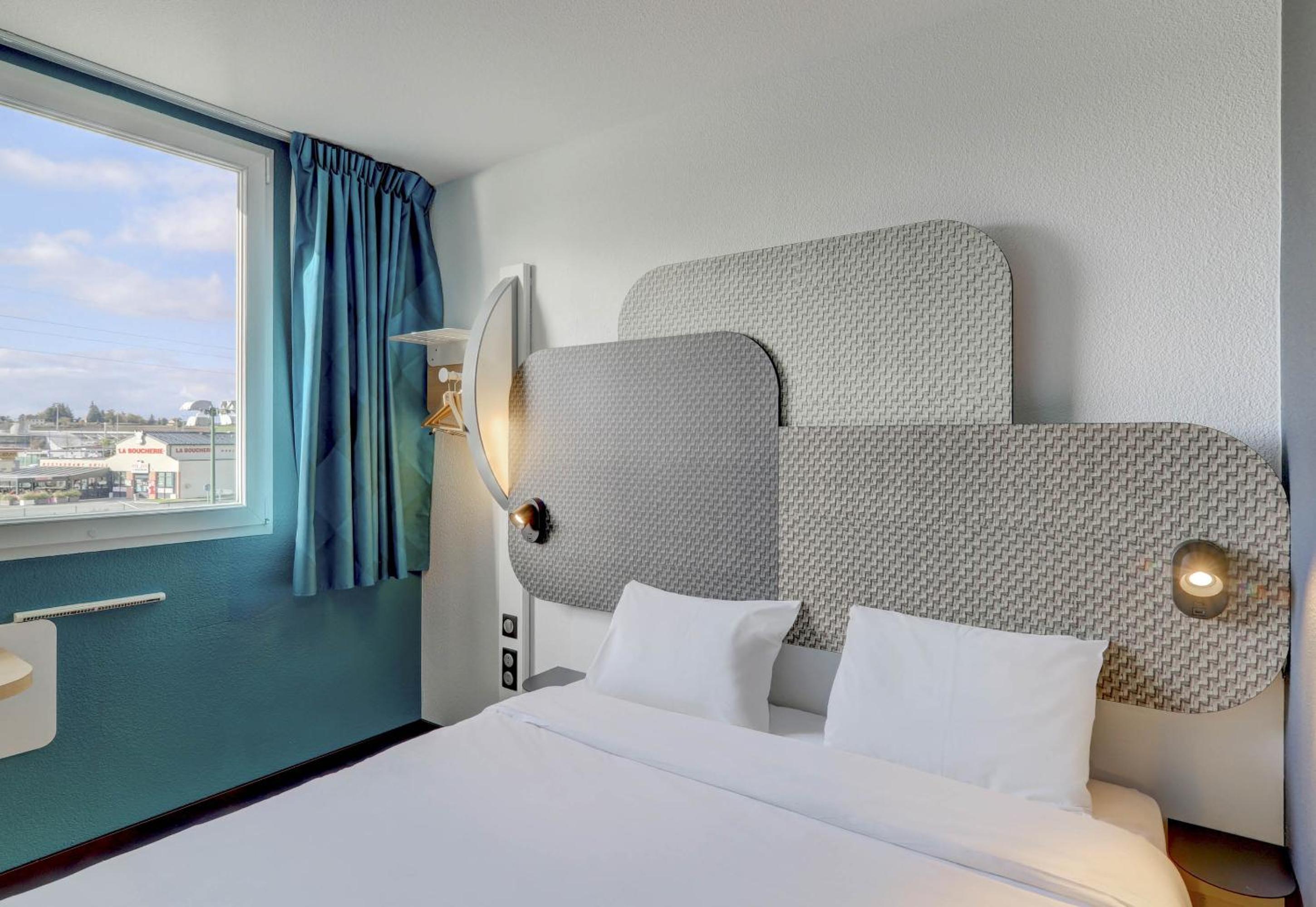 Double Room - Disability Access photo 3