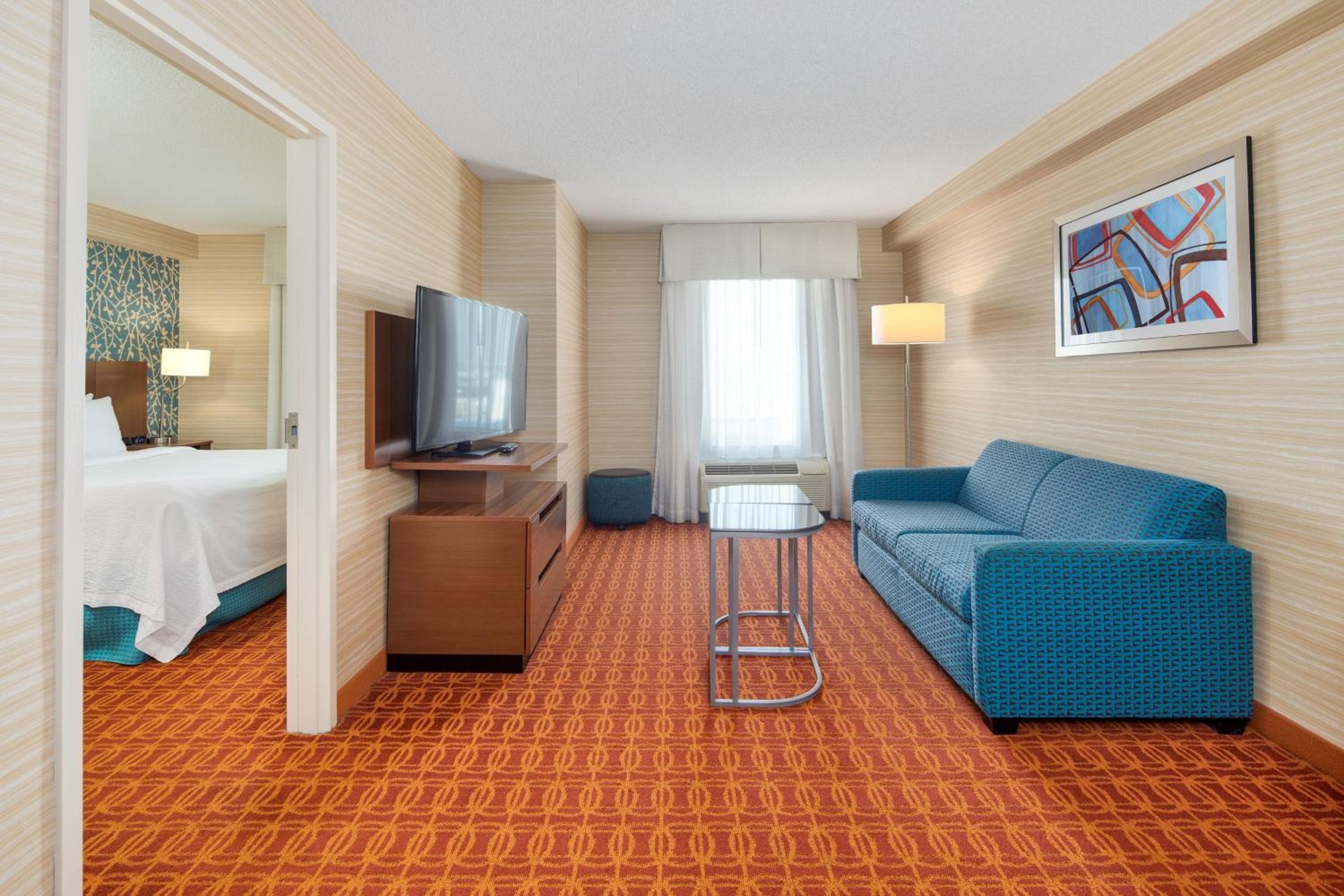 One-Bedroom King Suite with Bathtub - Mobility Access