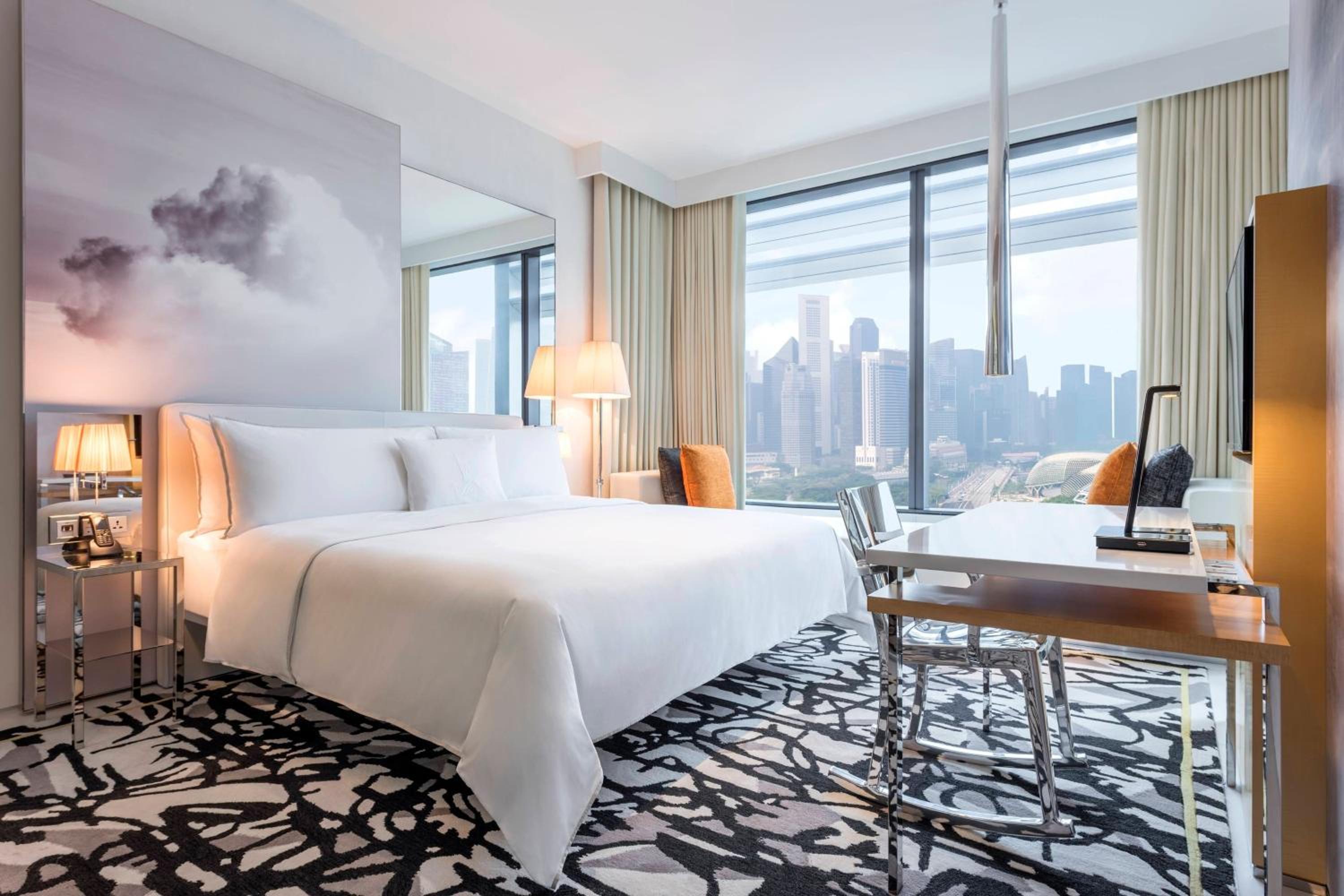 Club Deluxe, Executive Lounge Access, Guest Room, 1 King thumbnail 6