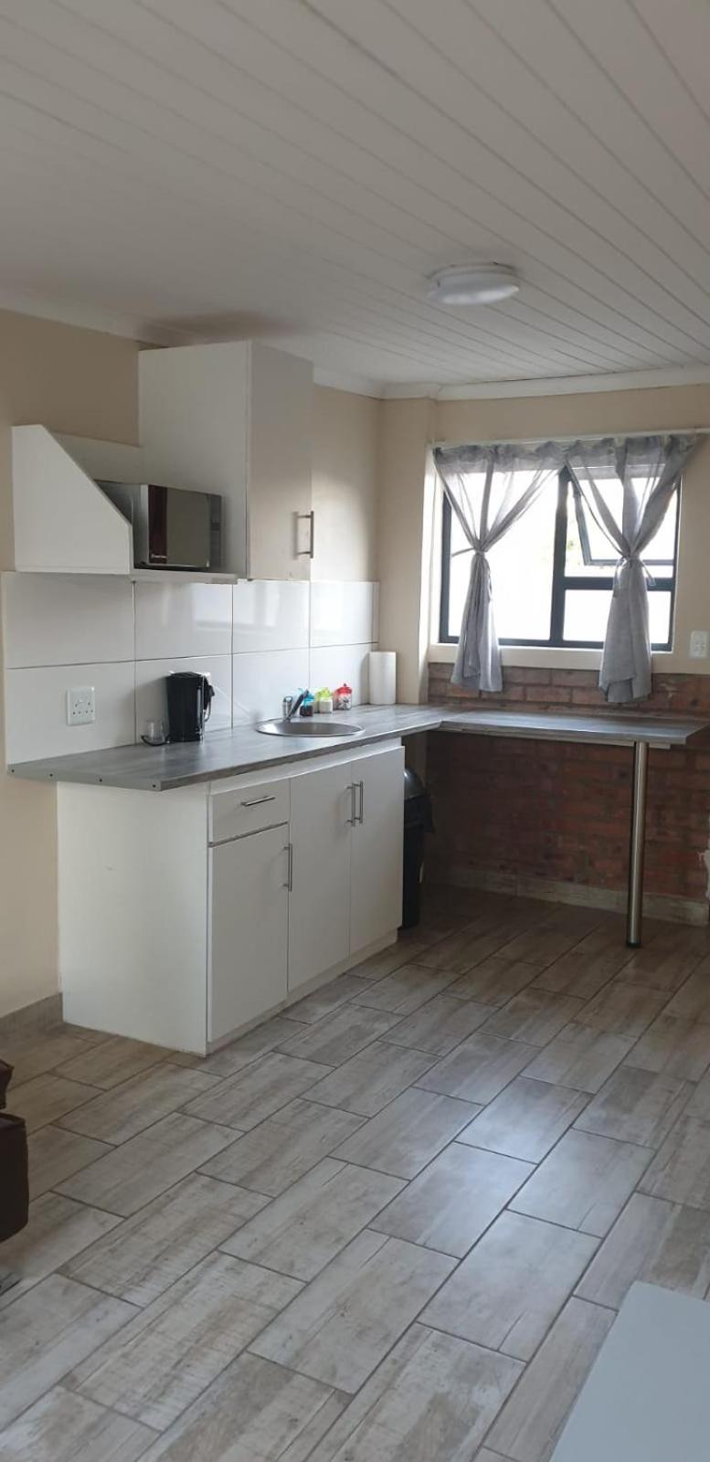 Budget Double Room - Photo 3