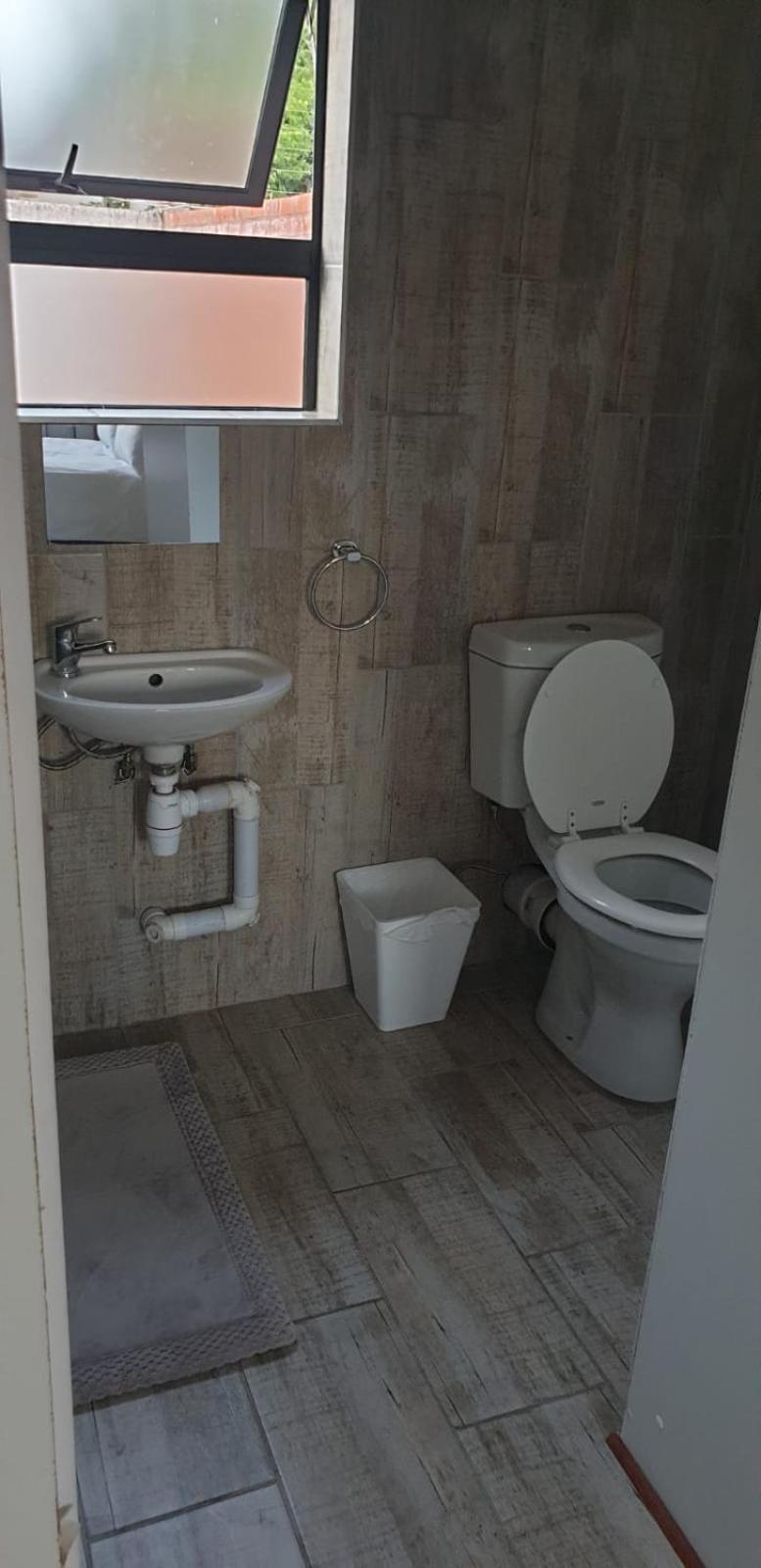 Budget Double Room - Photo 5