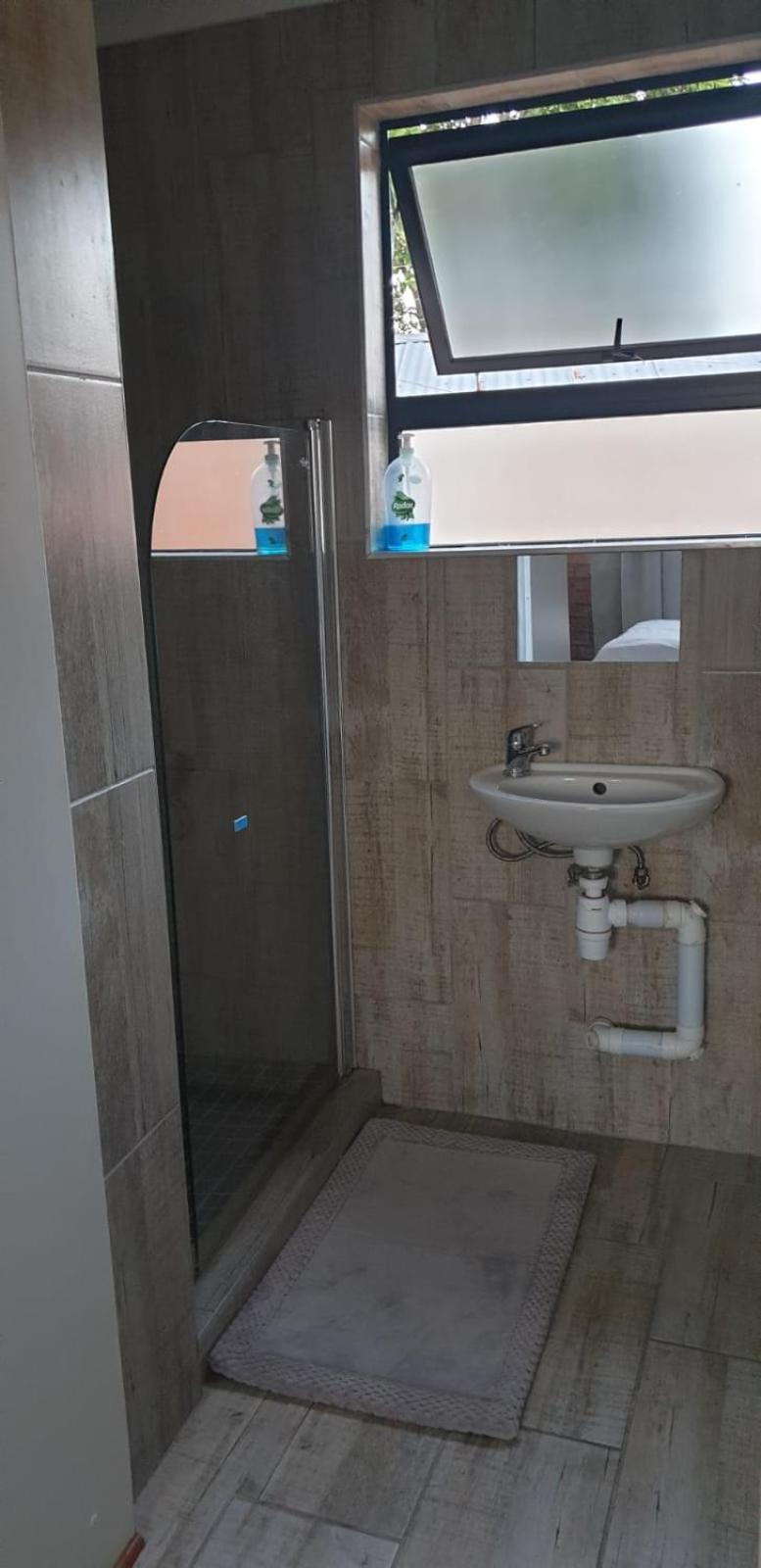 Budget Double Room - Photo 6
