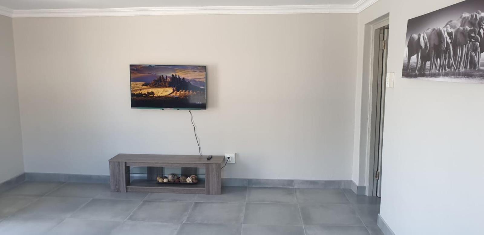 Family Room with Bathroom - Photo 3