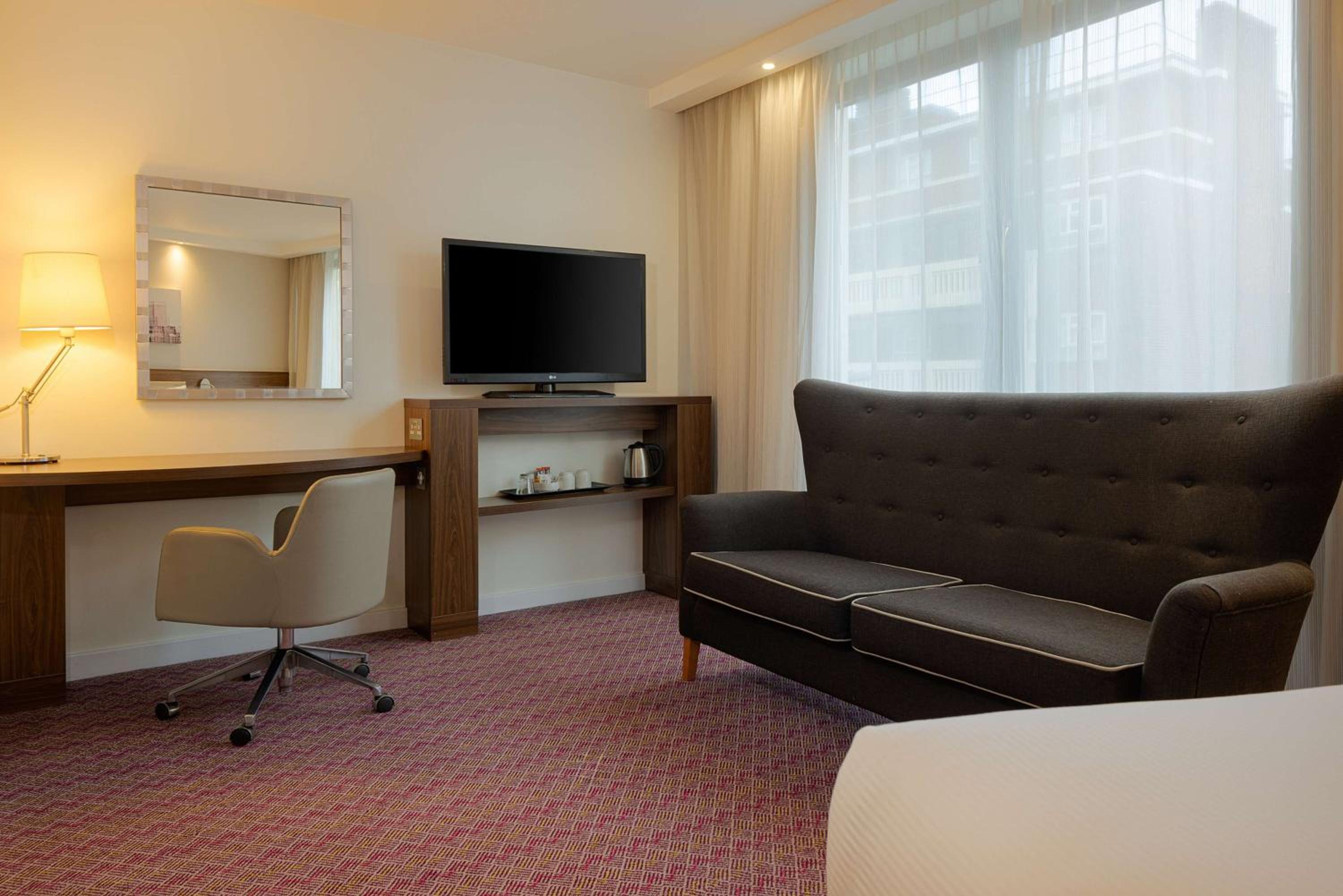 Queen Room with City View - Disability Access photo 3