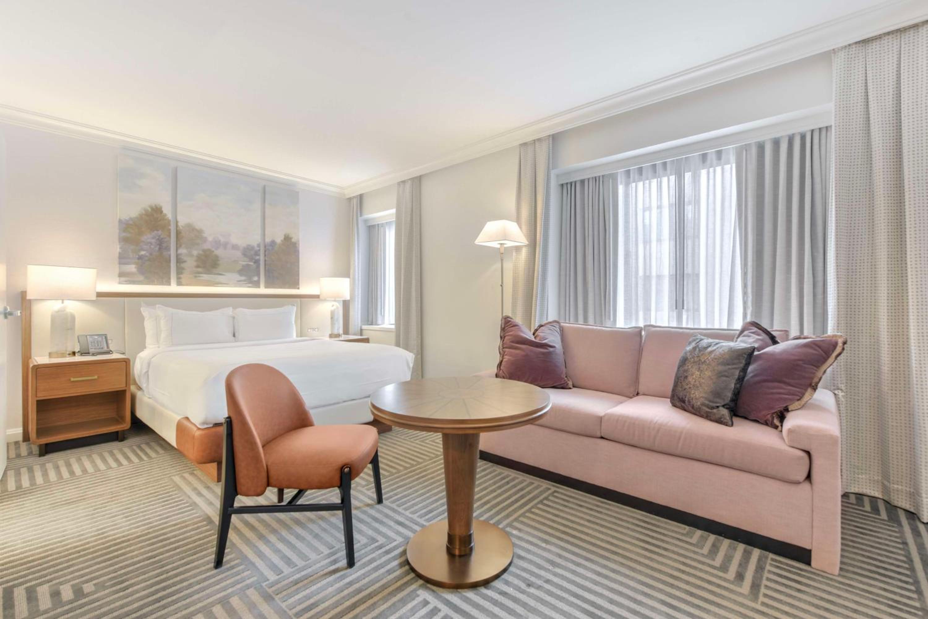 Deluxe Queen Room - Photo 2