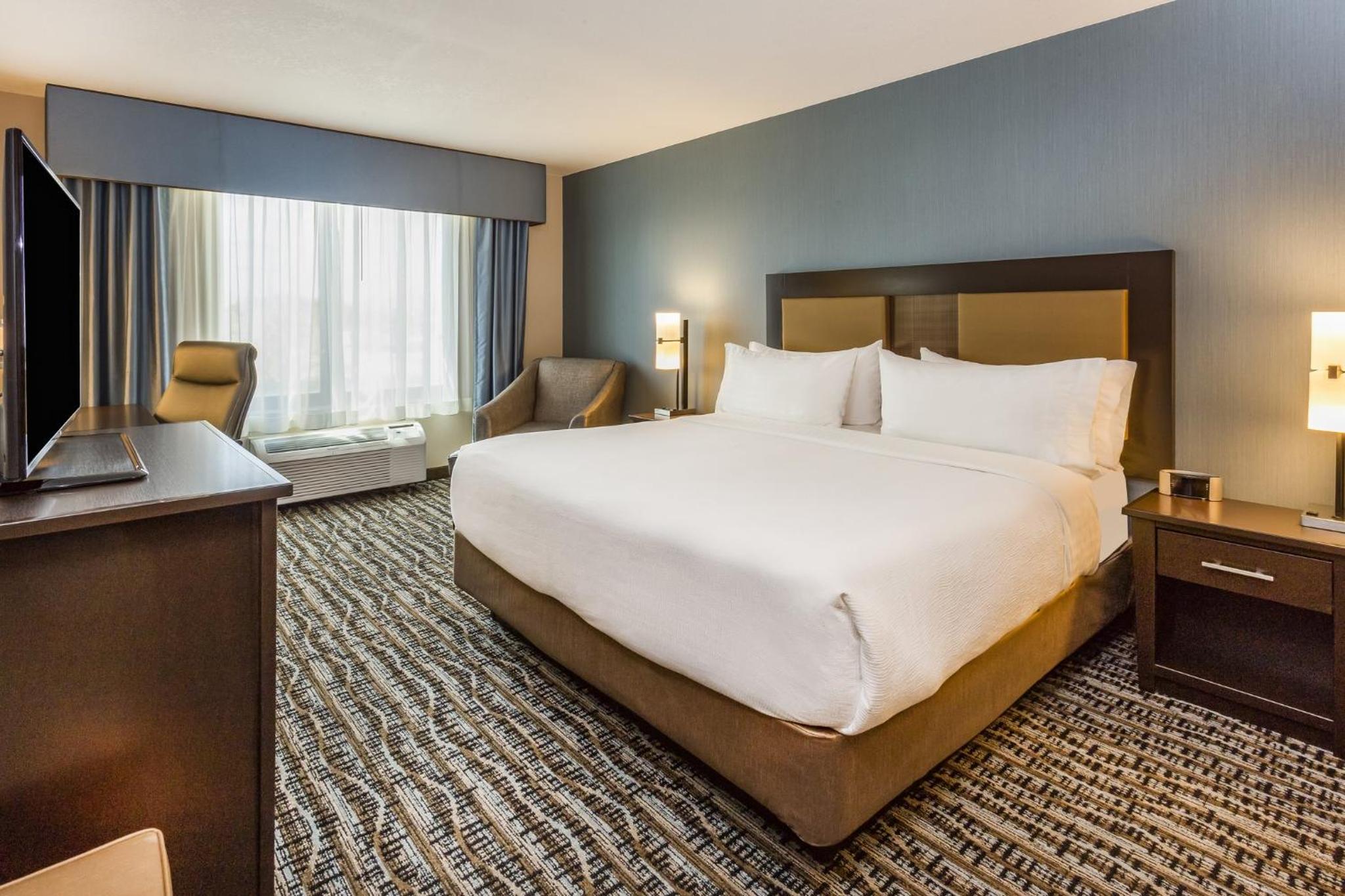 Standard King Room - Photo 3