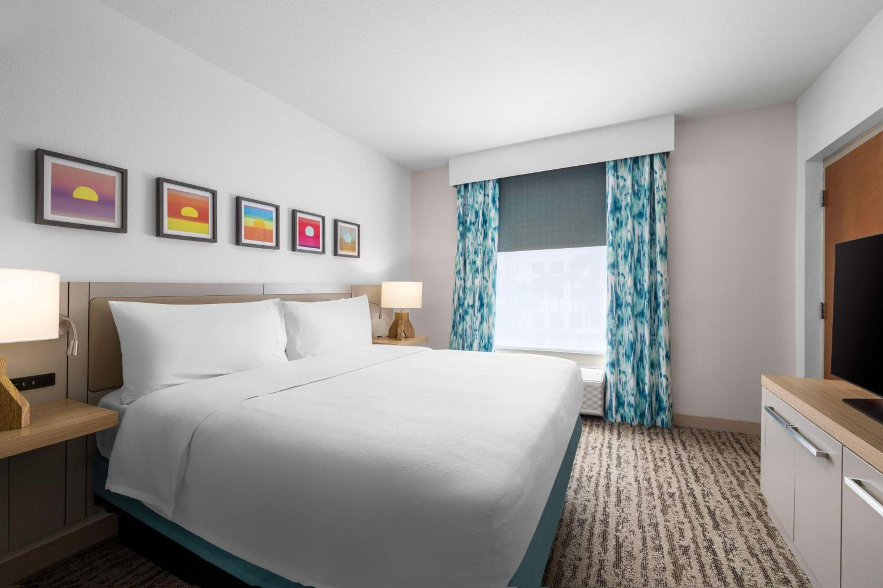 Deluxe One-Bedroom Suite - Photo 15
