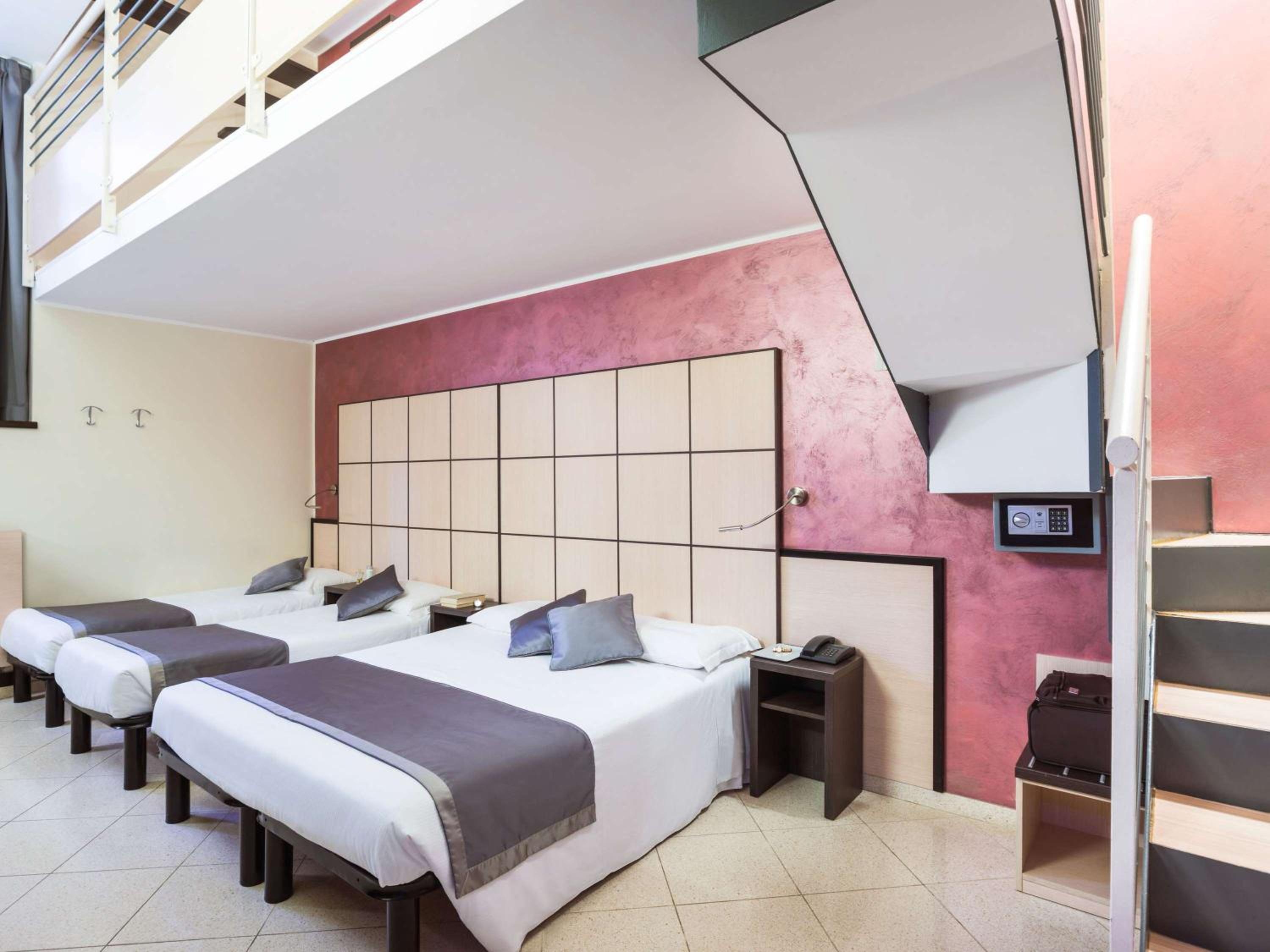 Quintuple Room