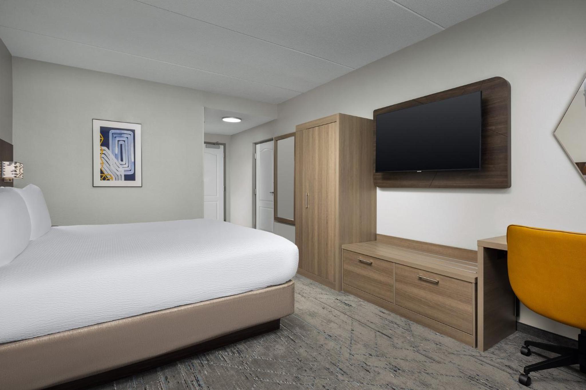 Standard King Room - Photo 3