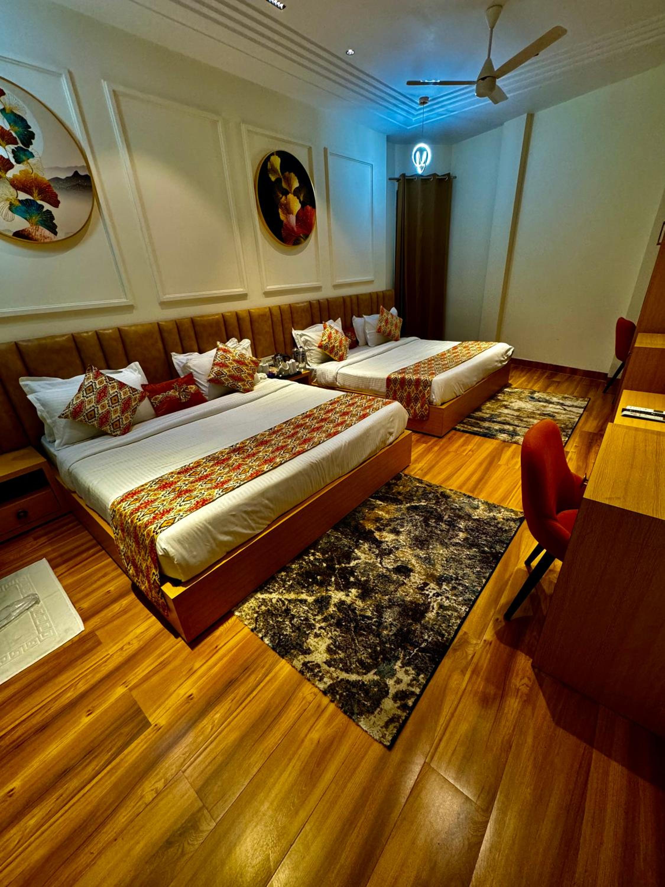King Room with Two King Beds photo 2