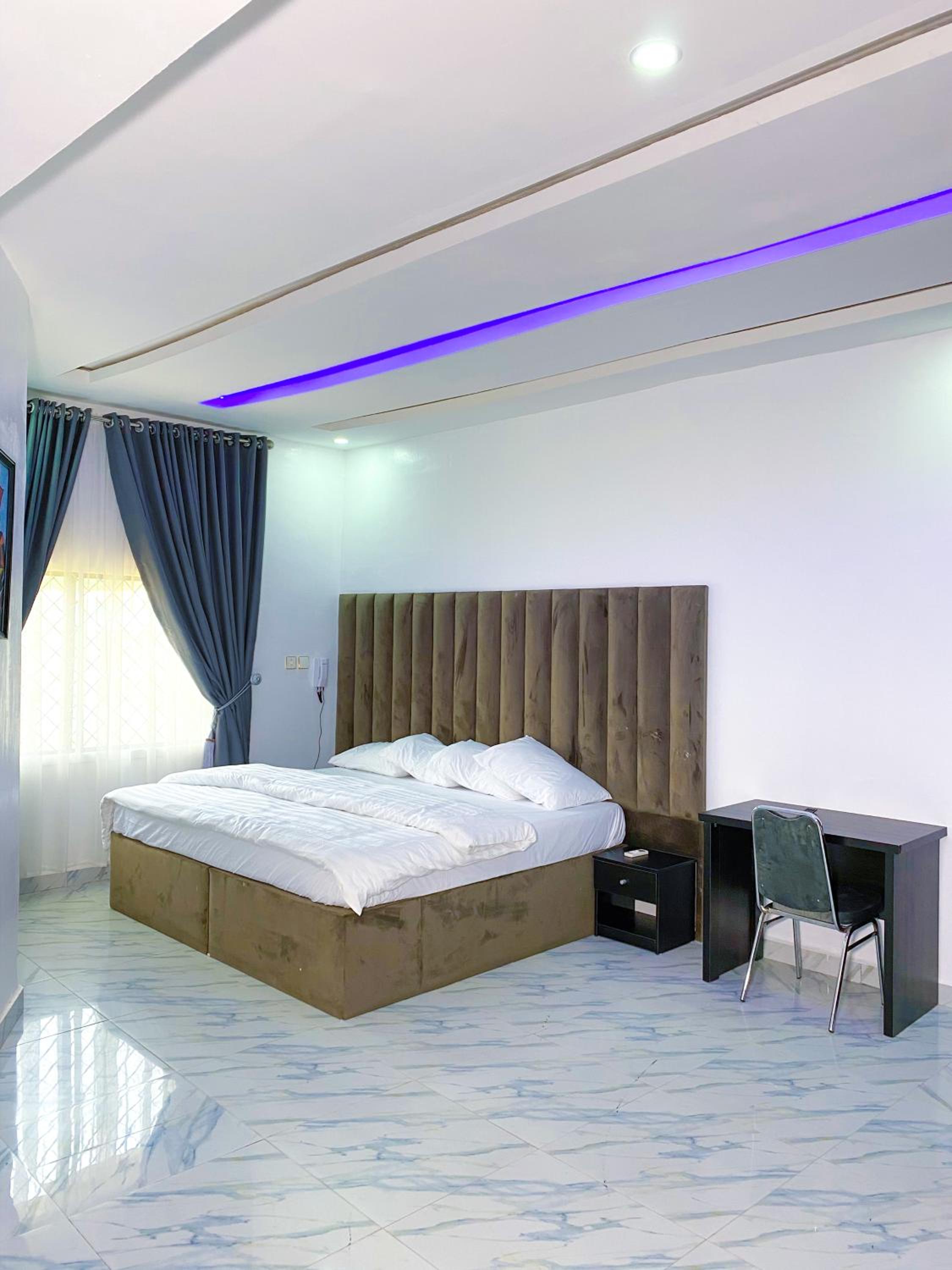 Suite - Photo 4