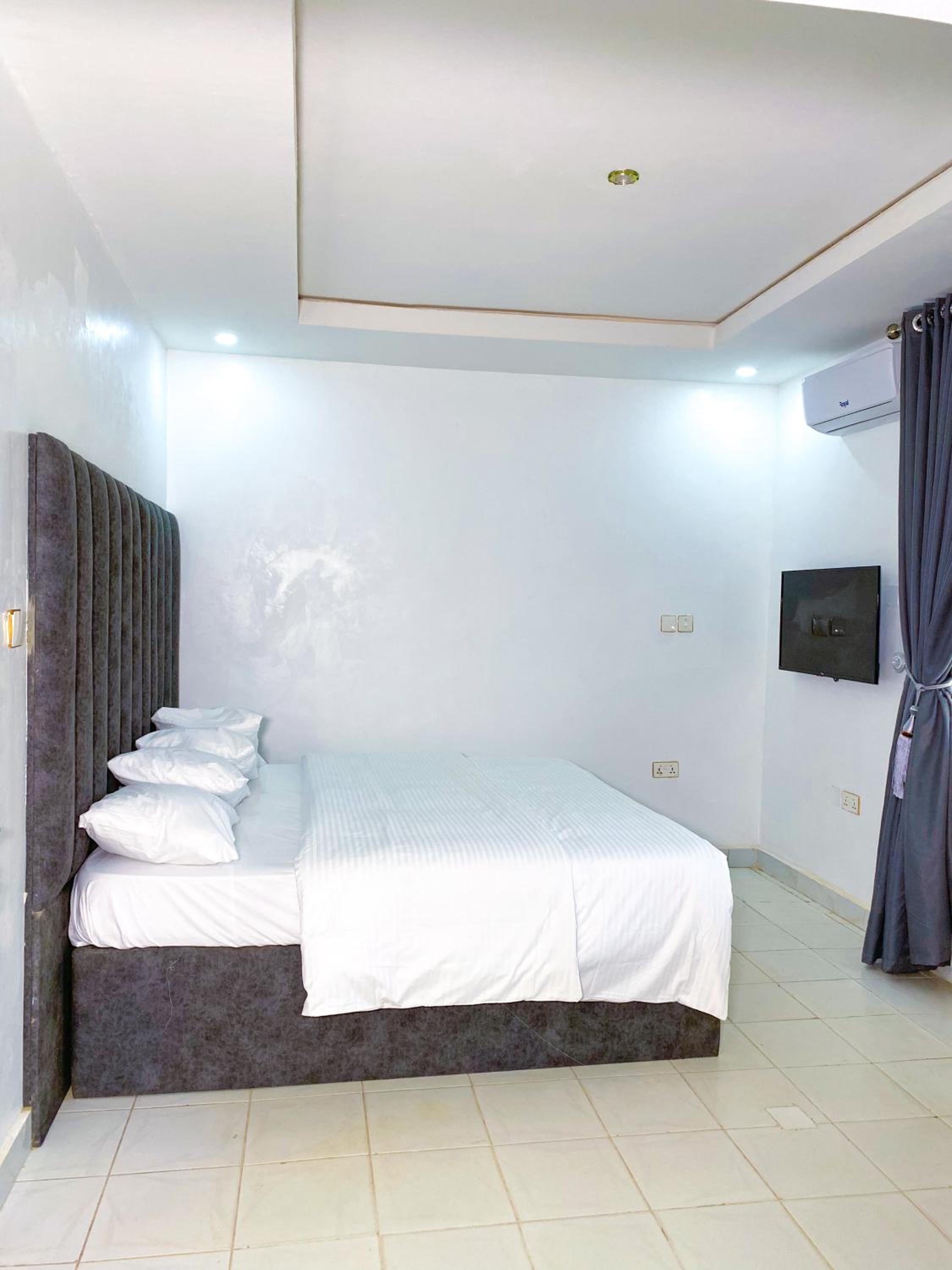 Deluxe Room - Photo 5