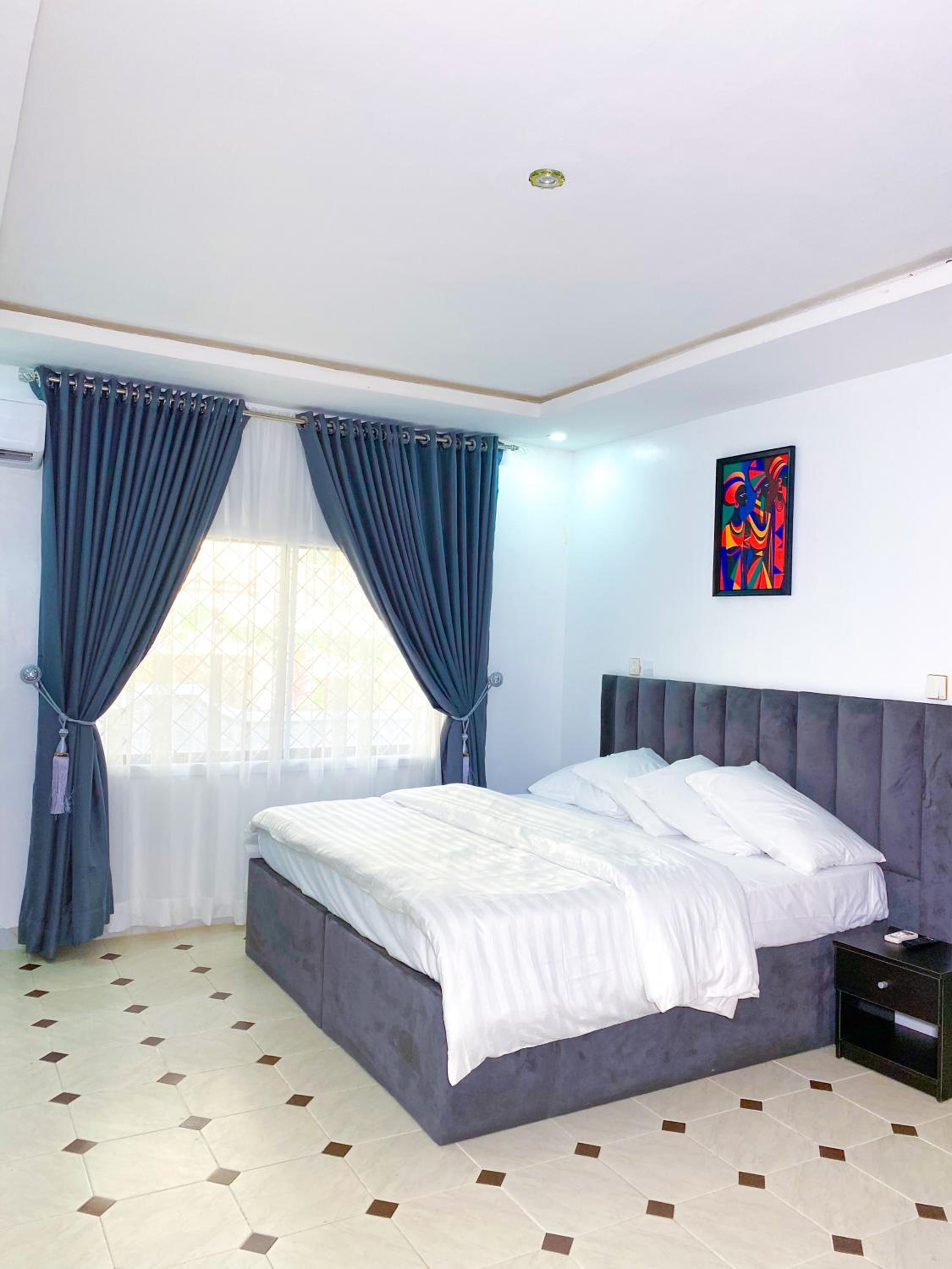 Suite - Photo 5