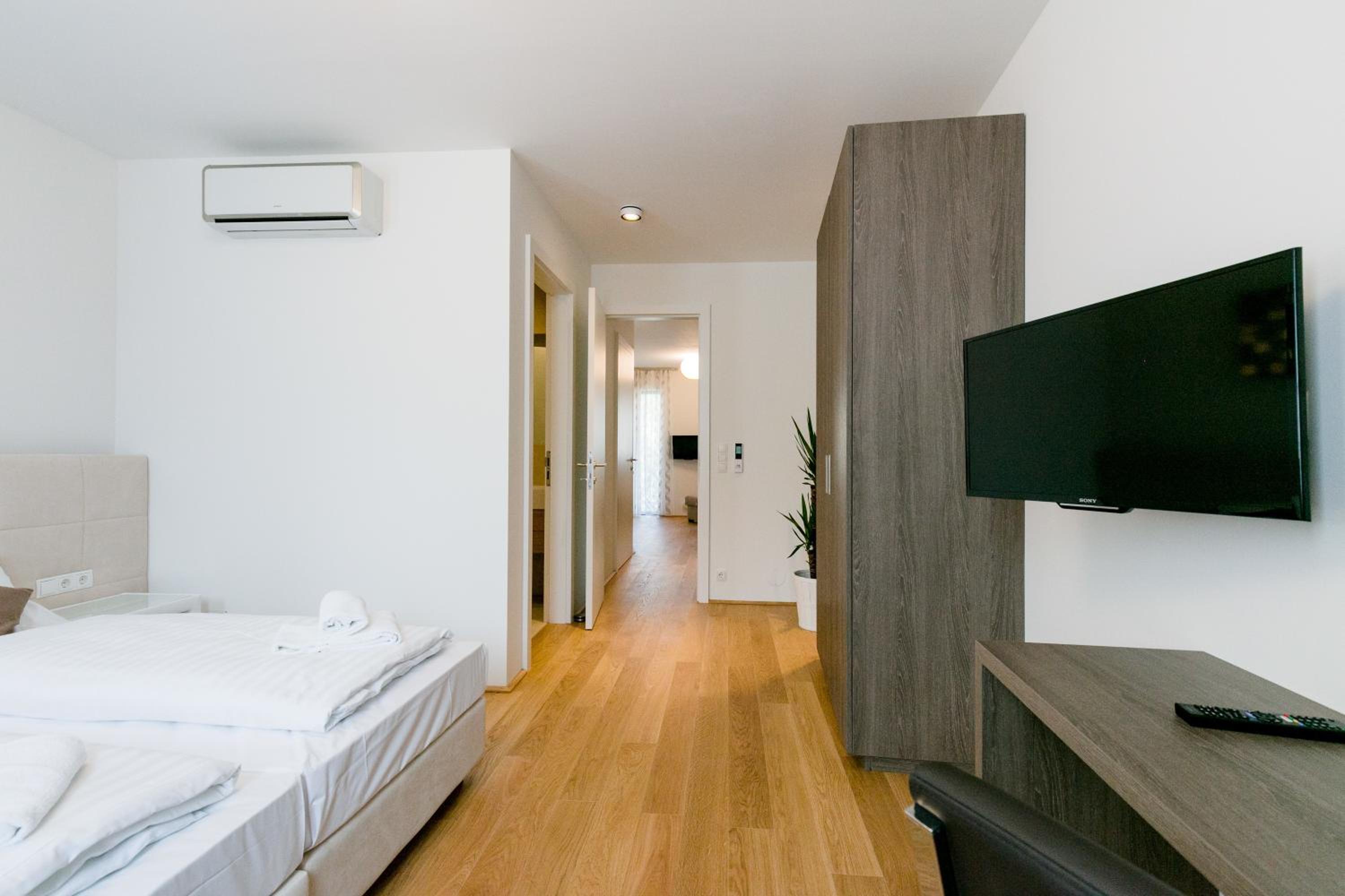 One-Bedroom Apartment with Balcony (Top 14)