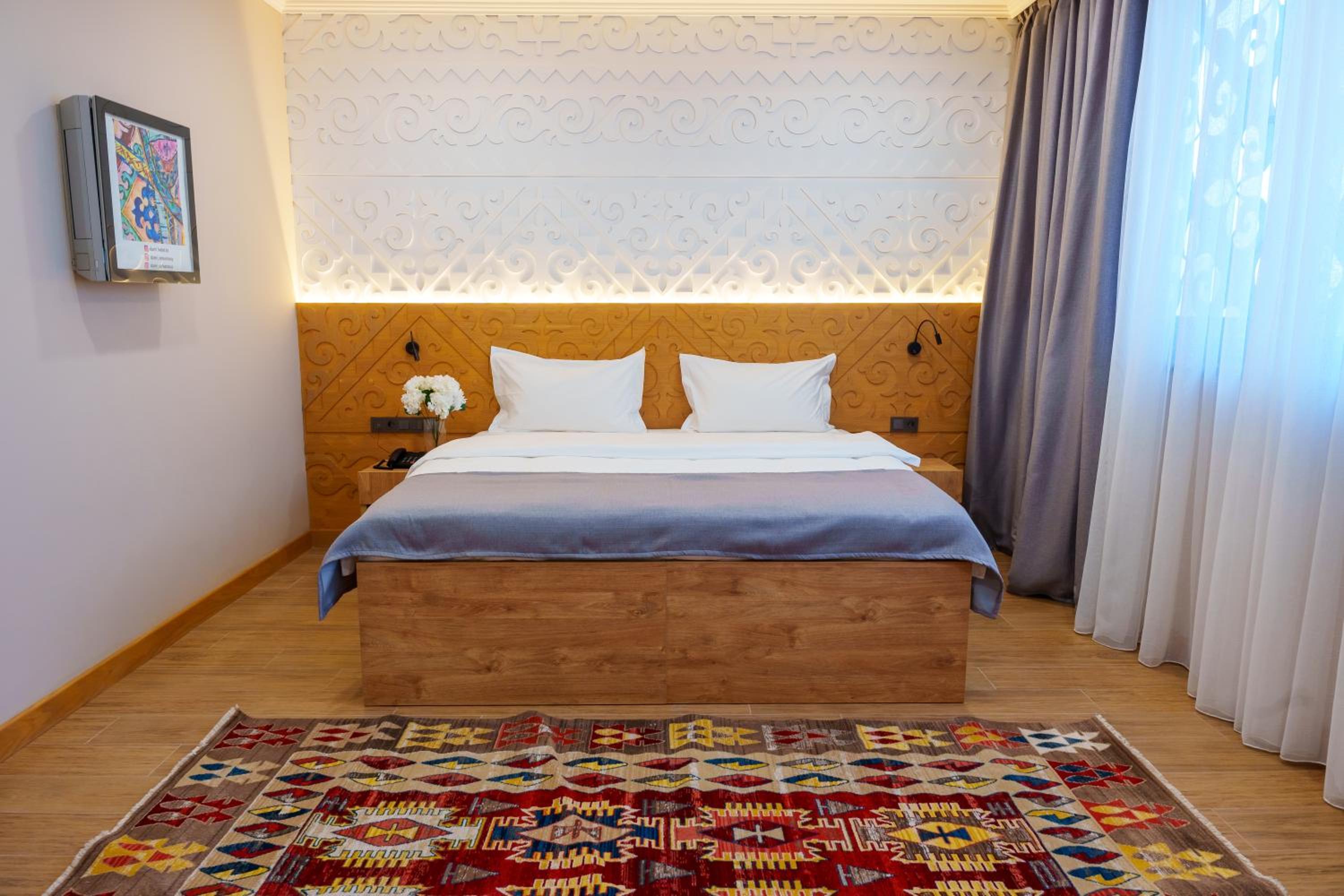 Deluxe King Room photo 2