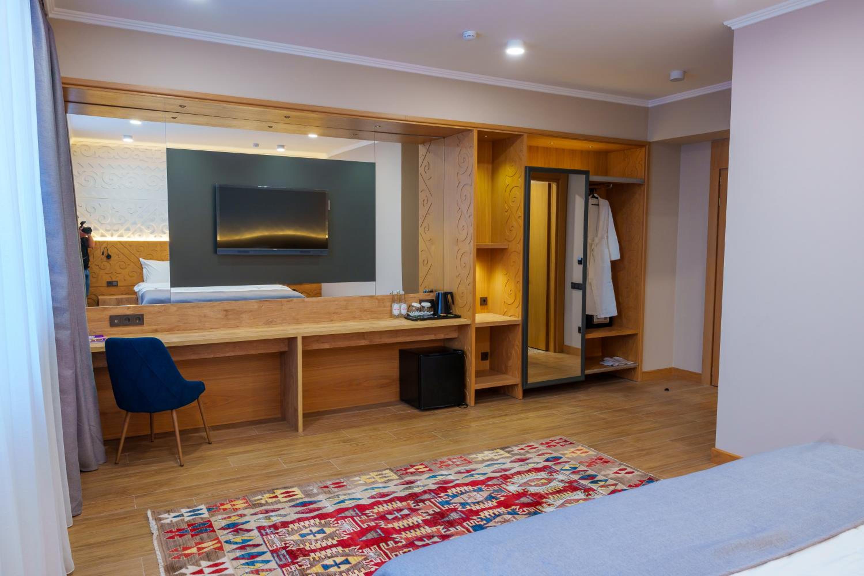 Deluxe King Room photo 3