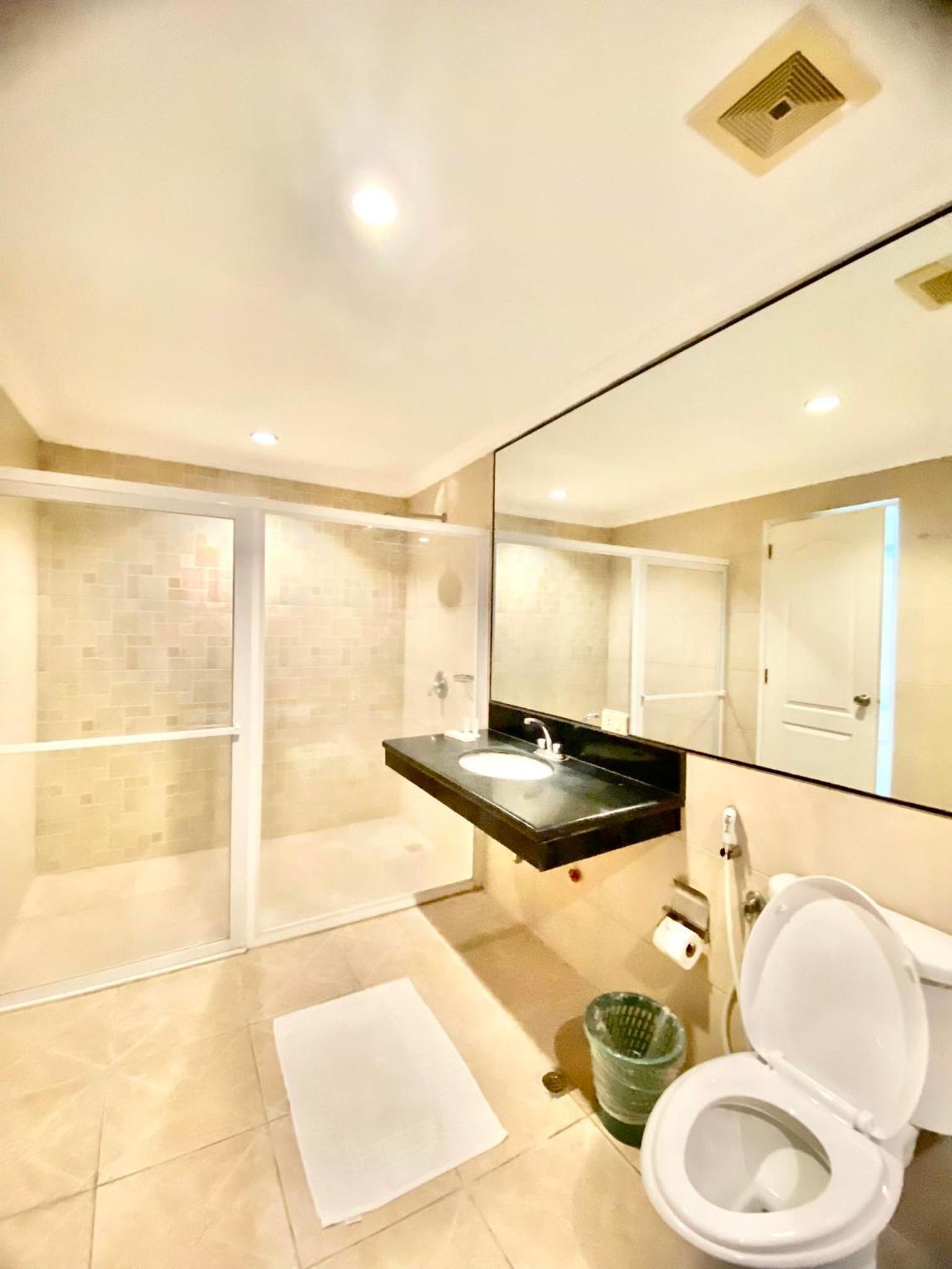 Premier Suite - Photo 19