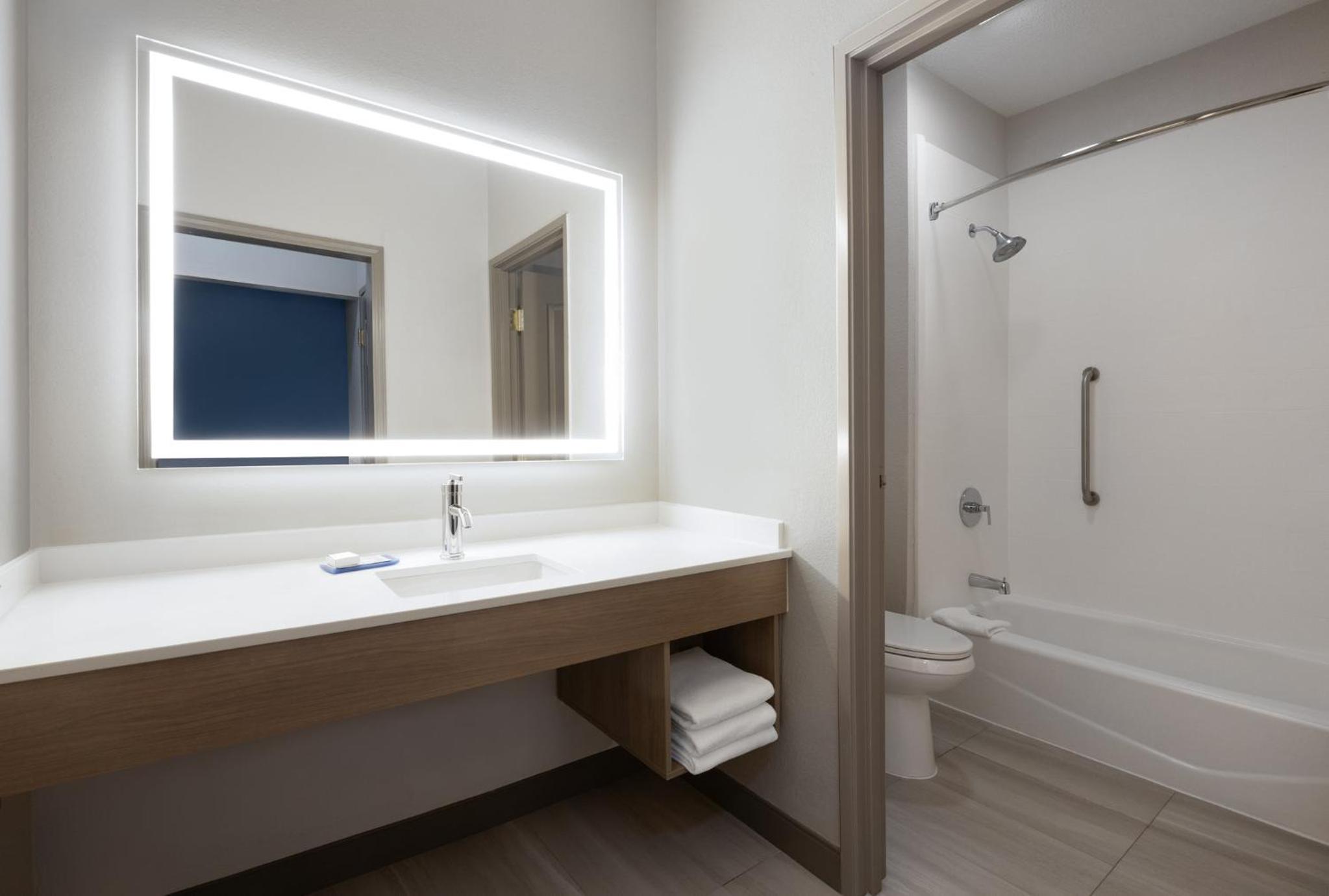 King Suite with Sofa Bed - Photo 3