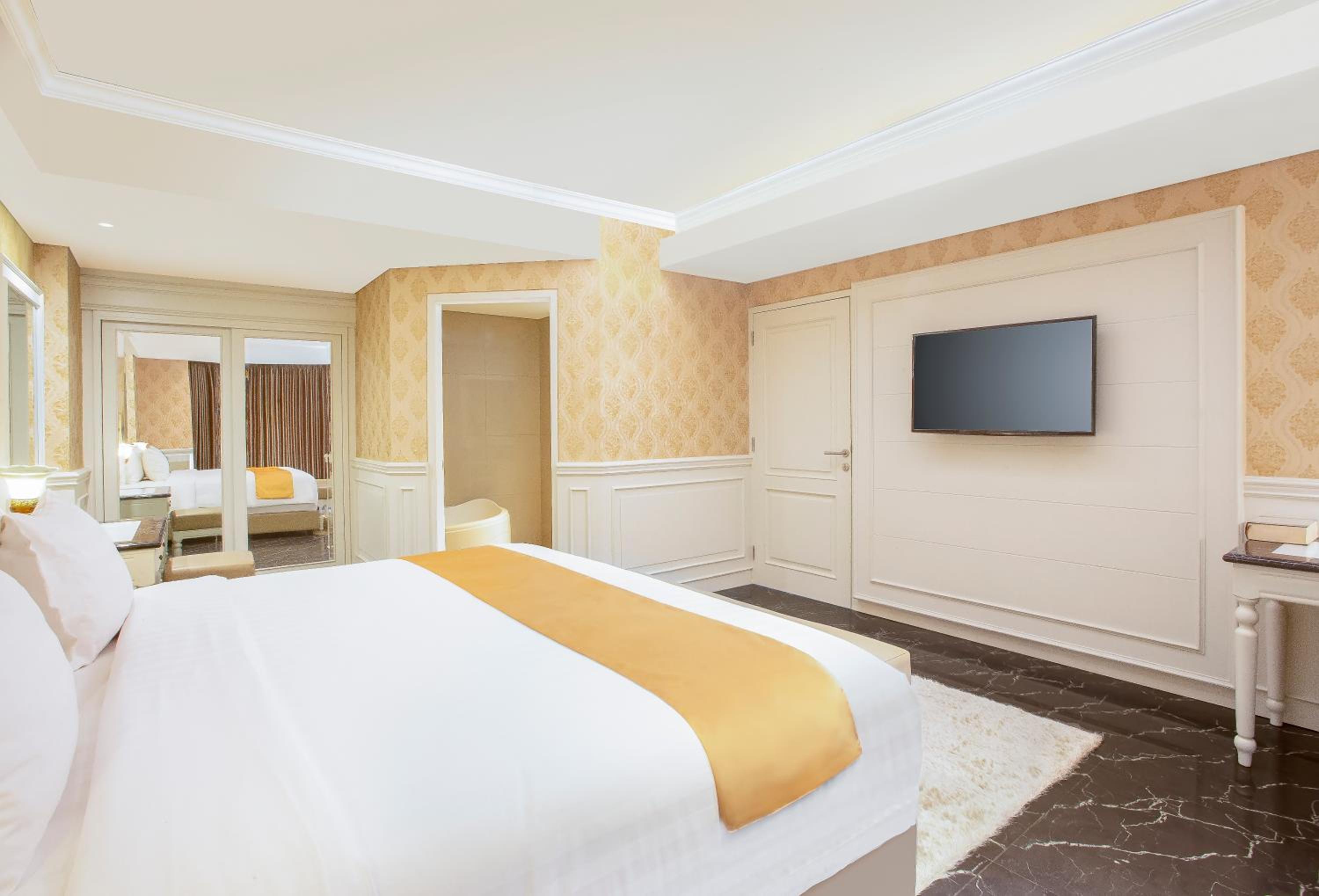 King Suite with Balcony