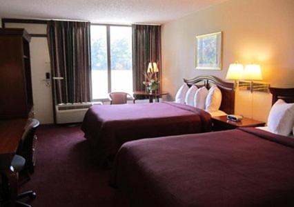 Queen Room with Two Queen Beds - Non-Smoking photo 1