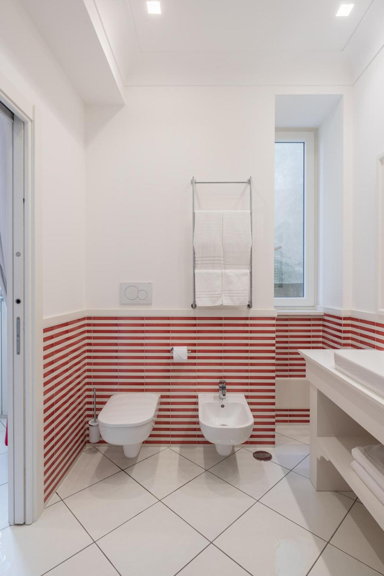 Double or Twin Room with Balcony - Photo 13