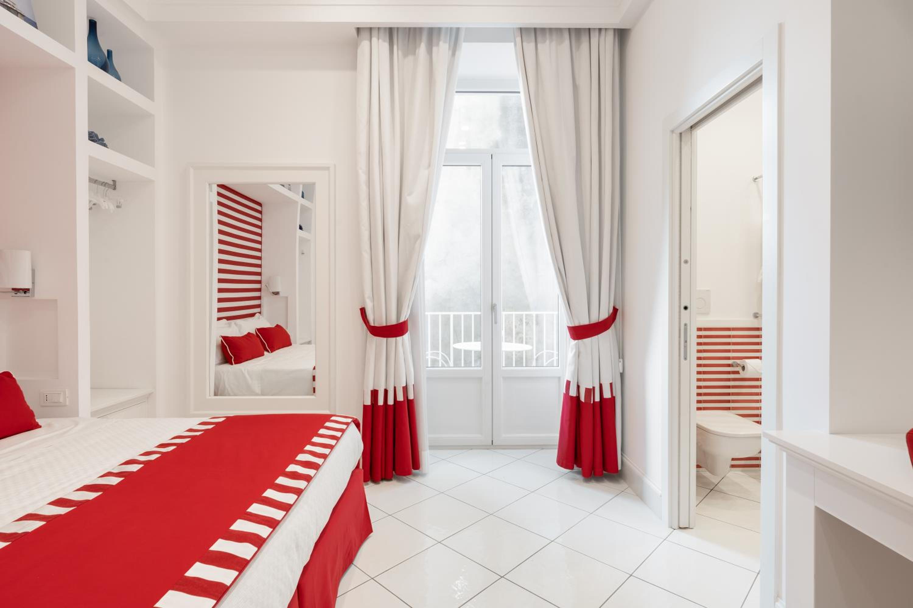 Double or Twin Room with Balcony - Photo 9