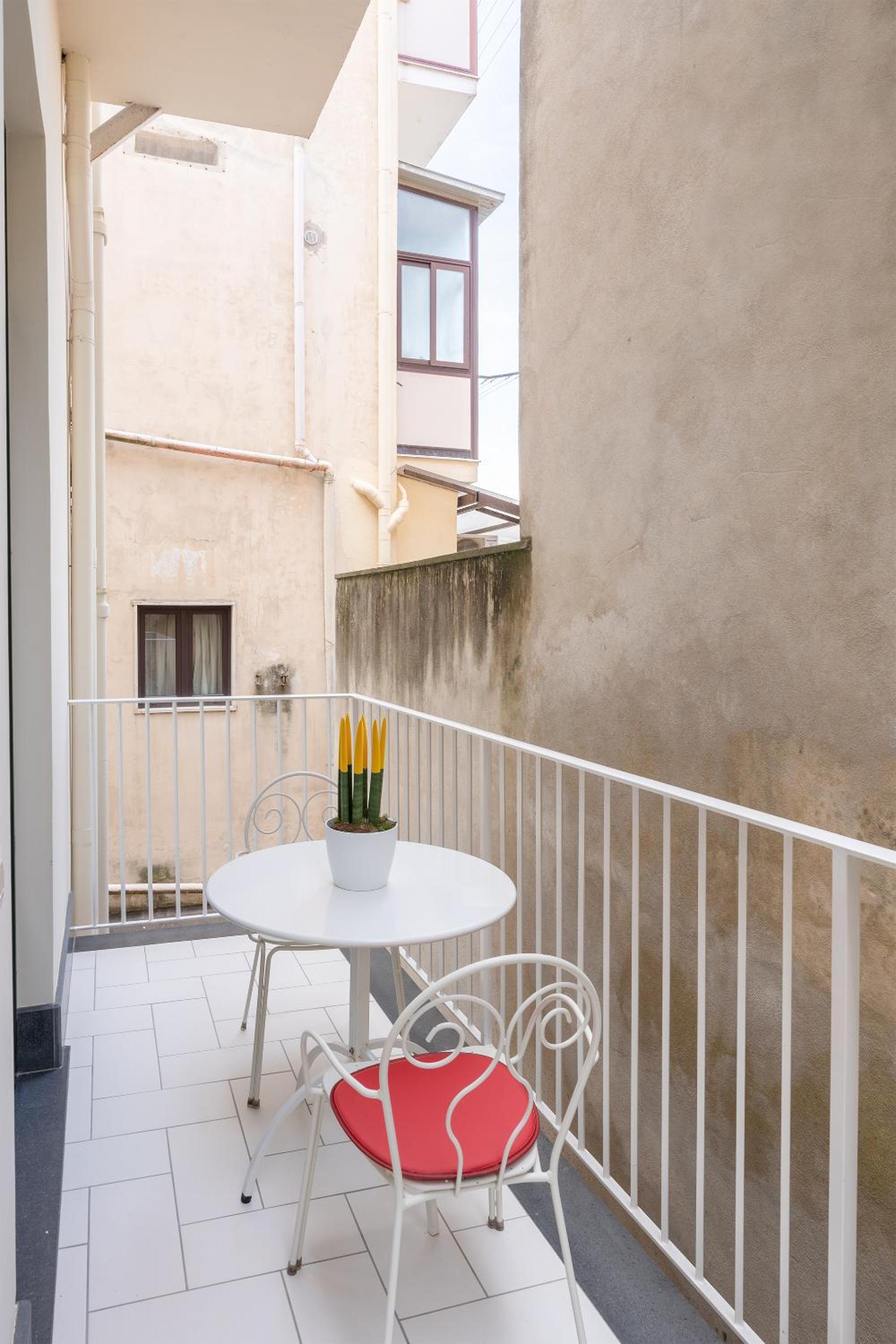 Double or Twin Room with Balcony - Photo 5