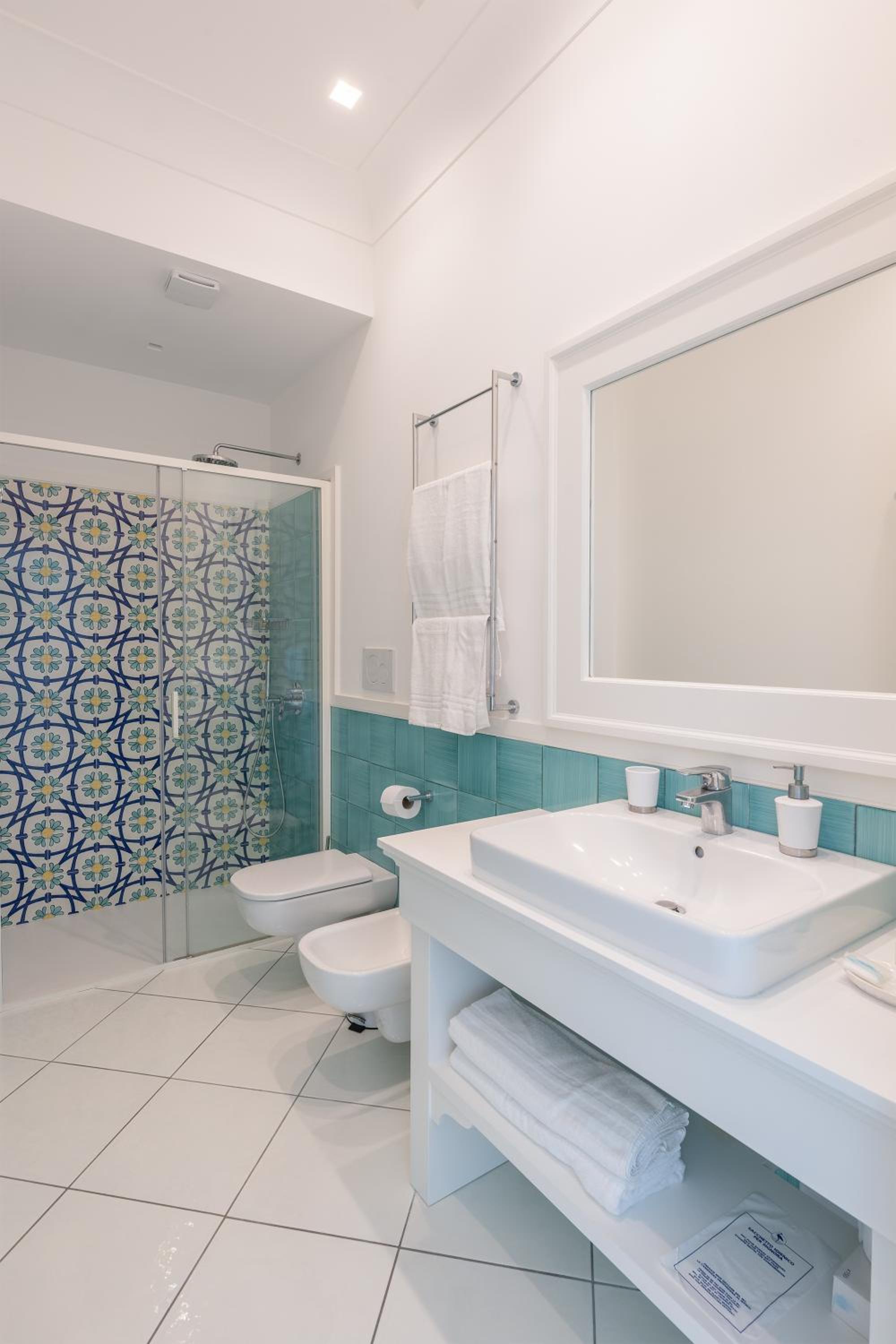 Double or Twin Room with City View photo 3
