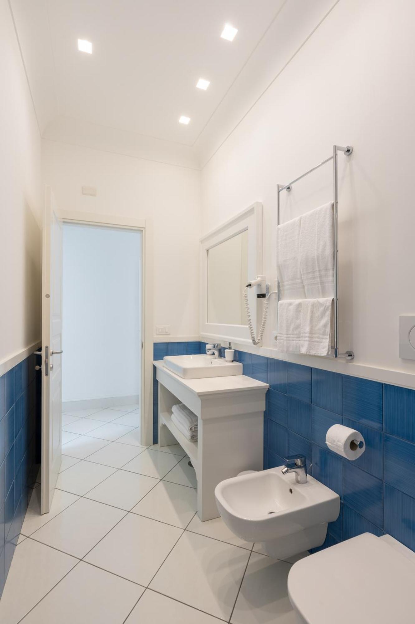 Double or Twin Room with City View - Photo 10
