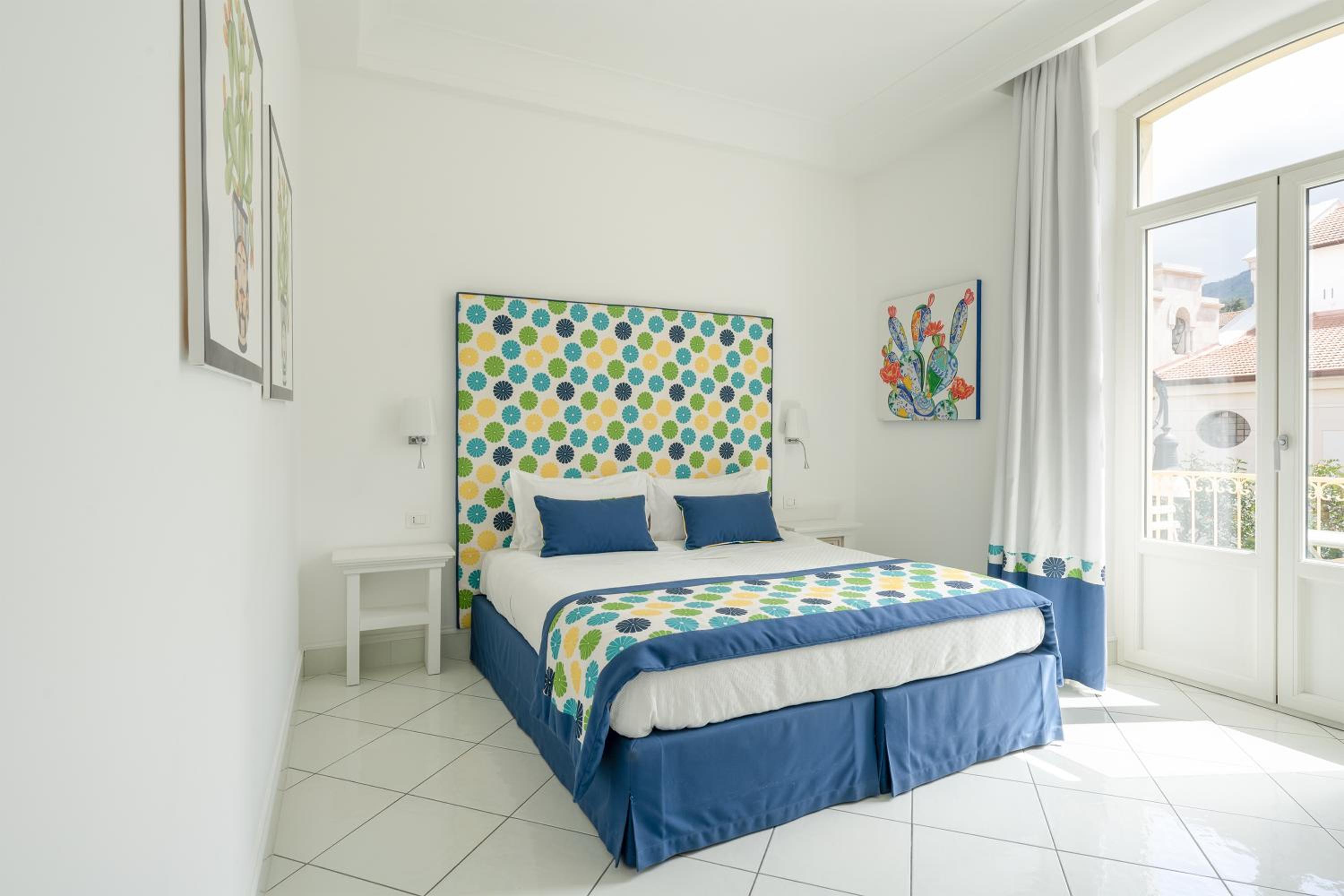 Double or Twin Room with City View - Photo 5