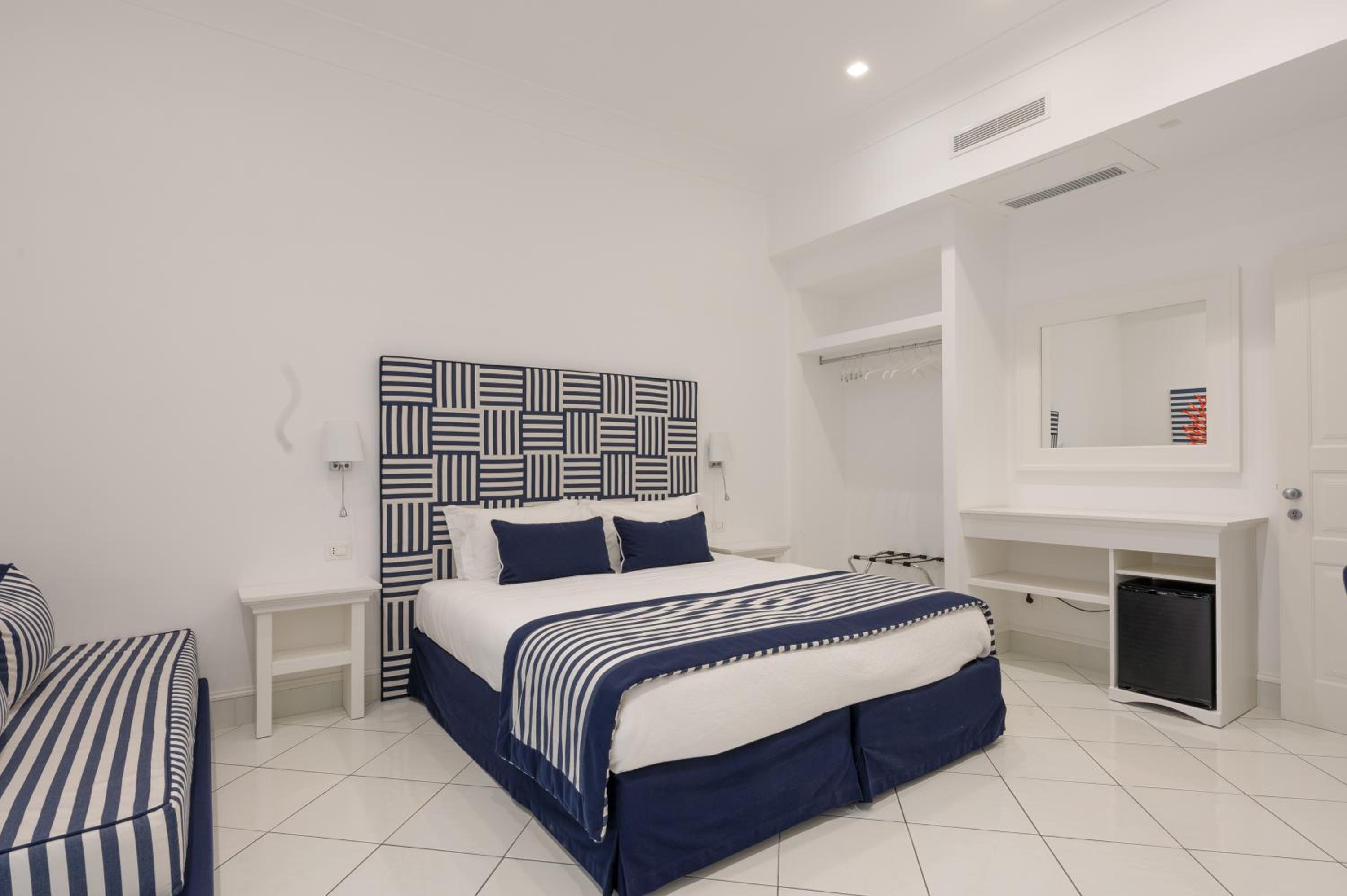 Double or Twin Room with Extra Bed - Photo 1