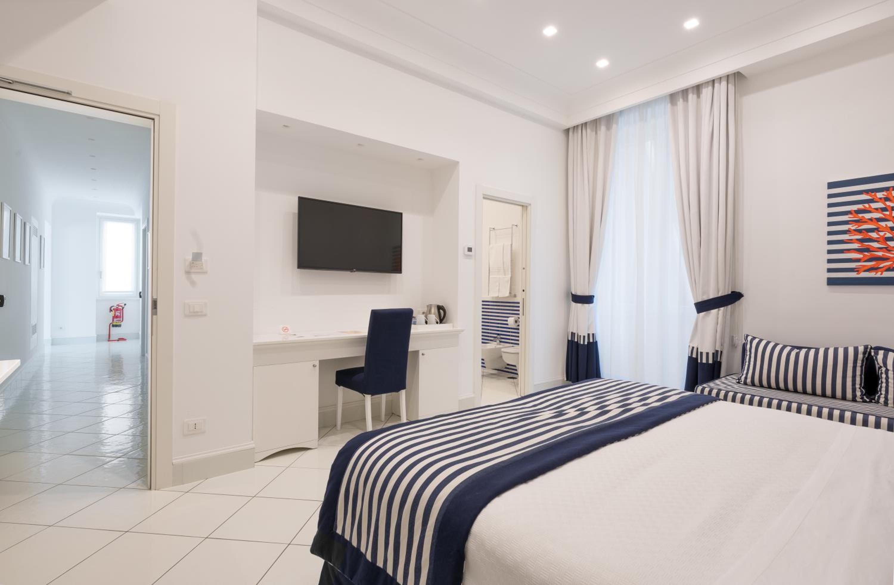 Double or Twin Room with Extra Bed - Photo 4