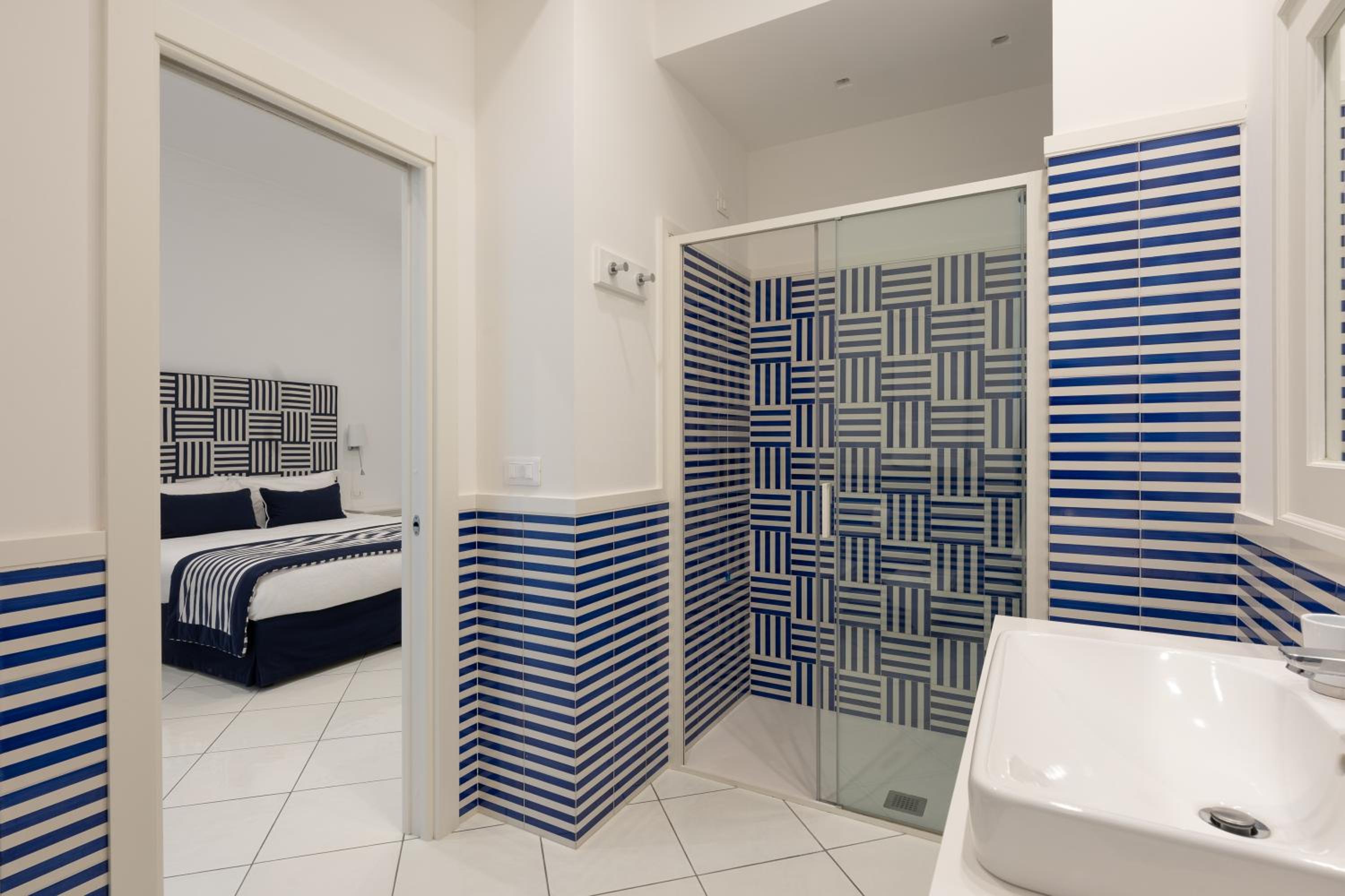Double or Twin Room with Extra Bed - Photo 8