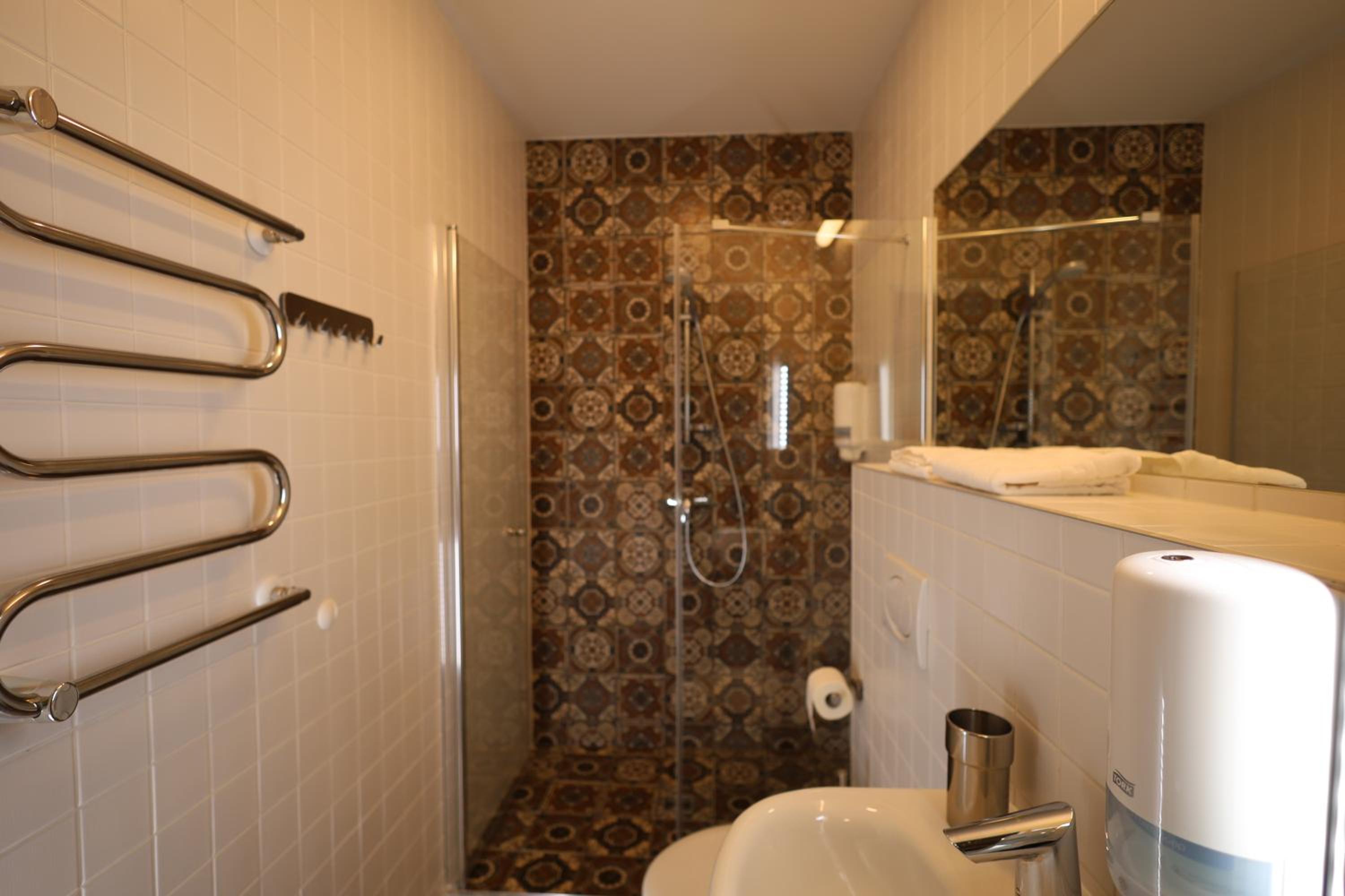 Superior Family Room photo 3