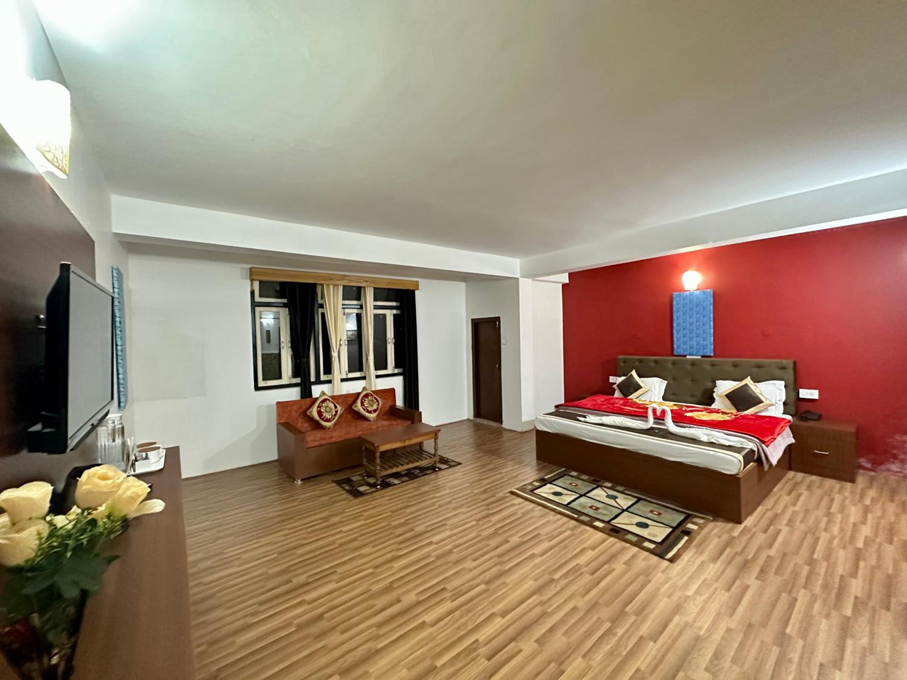 Family Room with Mountain View photo 3