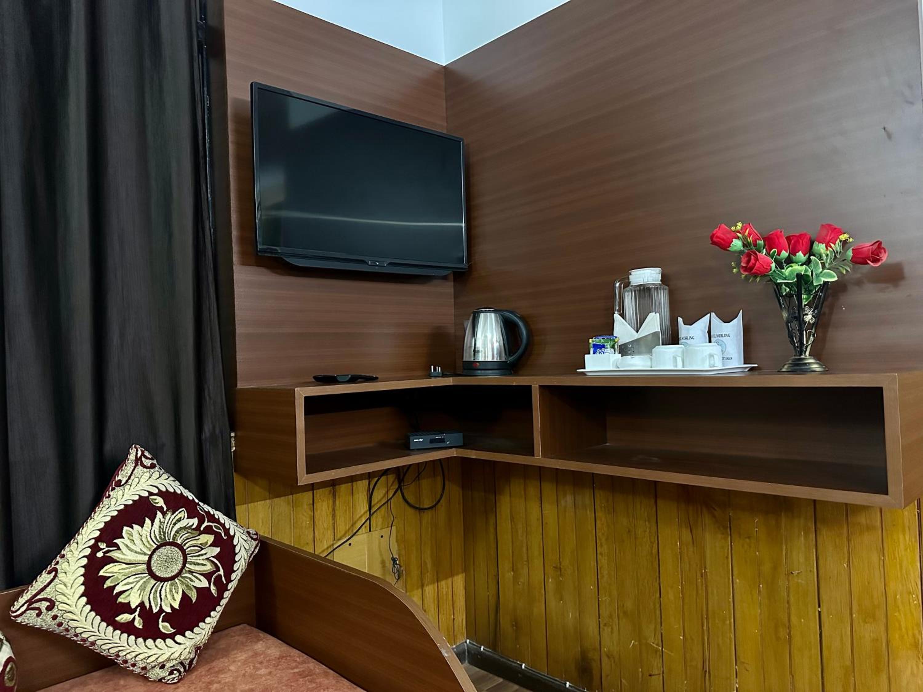 Deluxe Double Room with Balcony photo 3