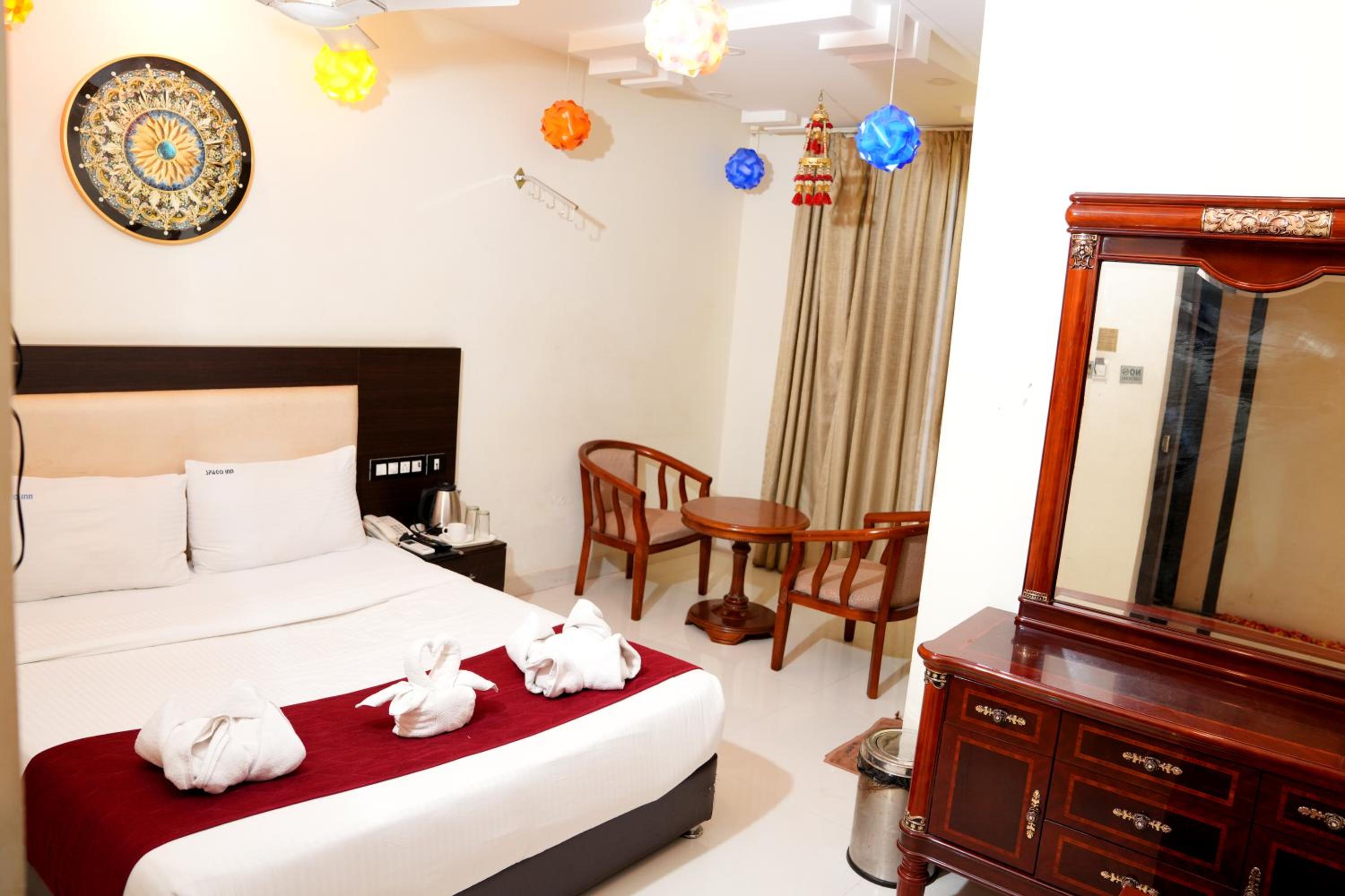 Deluxe Room - Photo 6